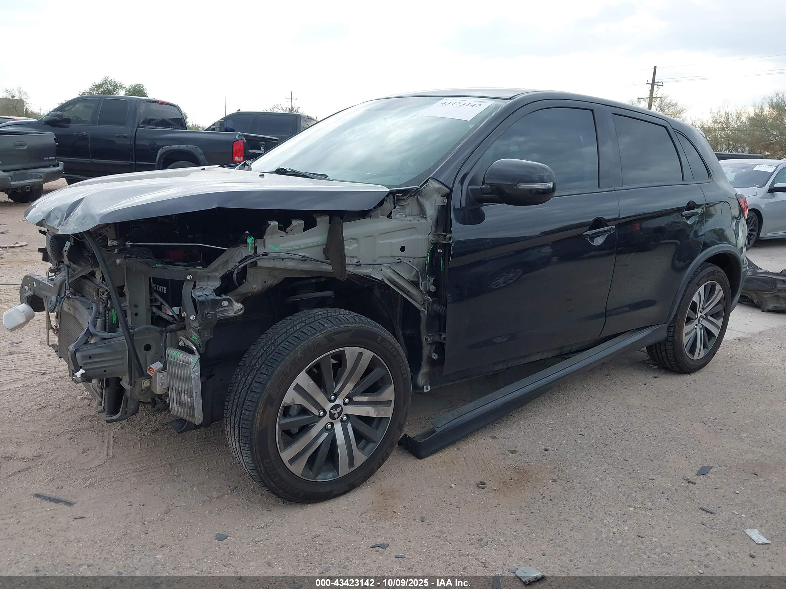 MITSUBISHI OUTLANDER image 6