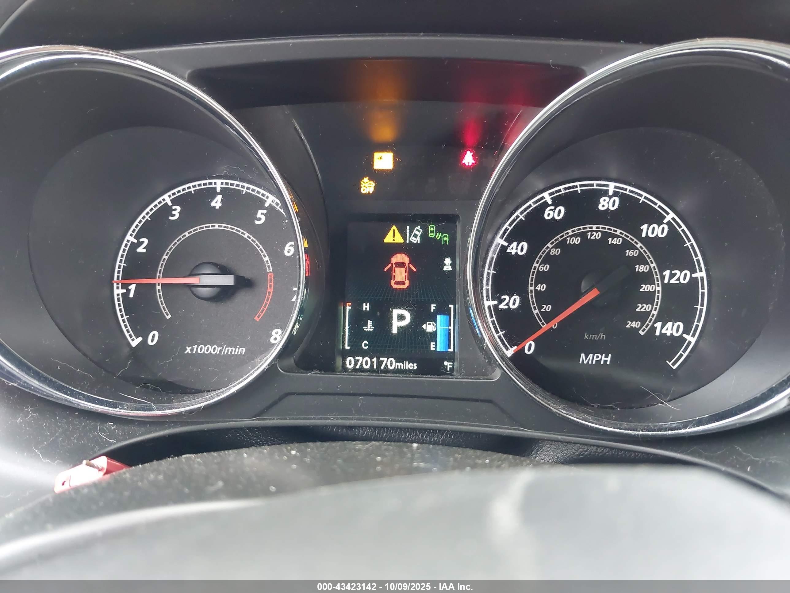 MITSUBISHI OUTLANDER image 7