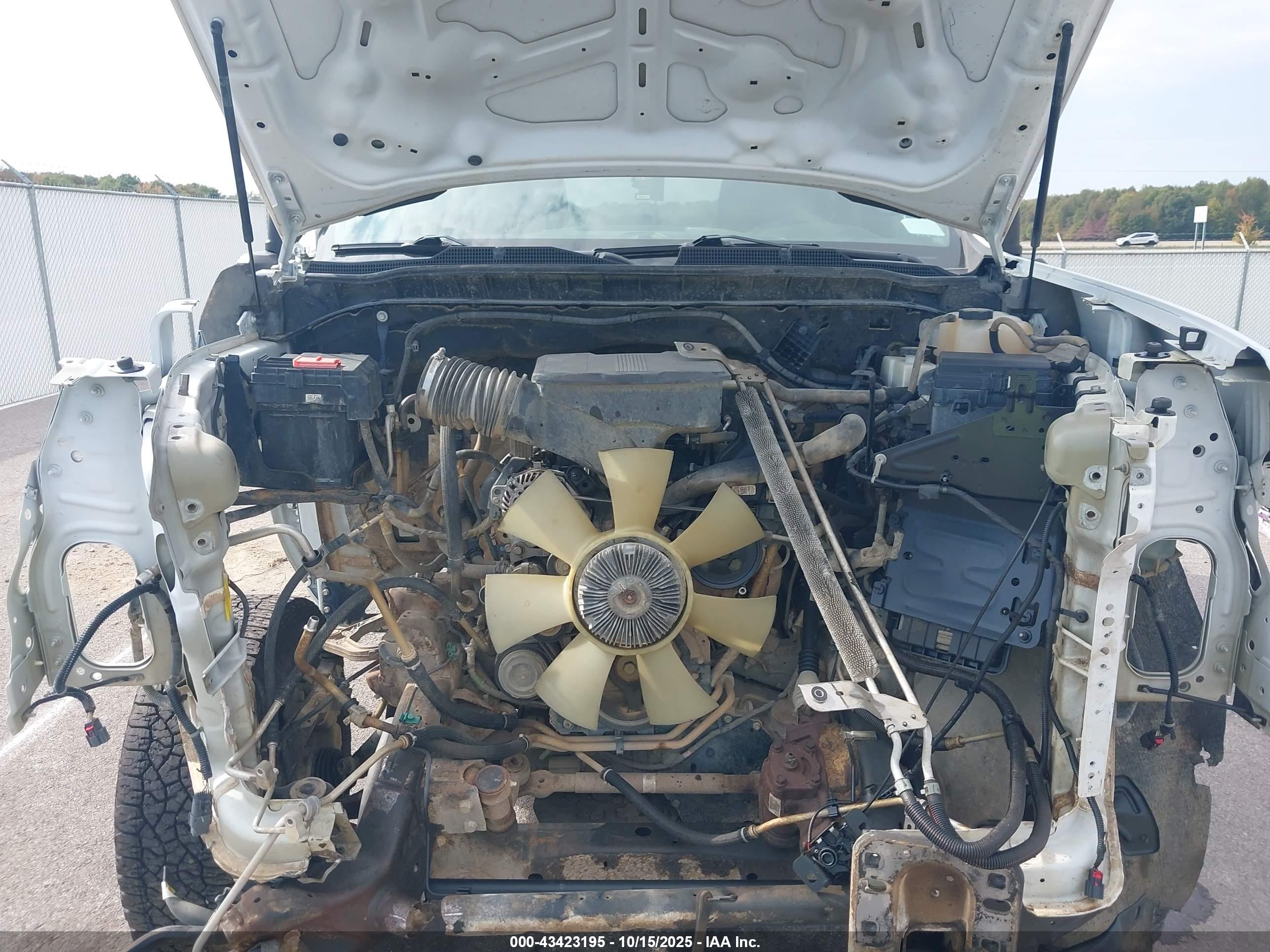 CHEVROLET SILVERADO image 10