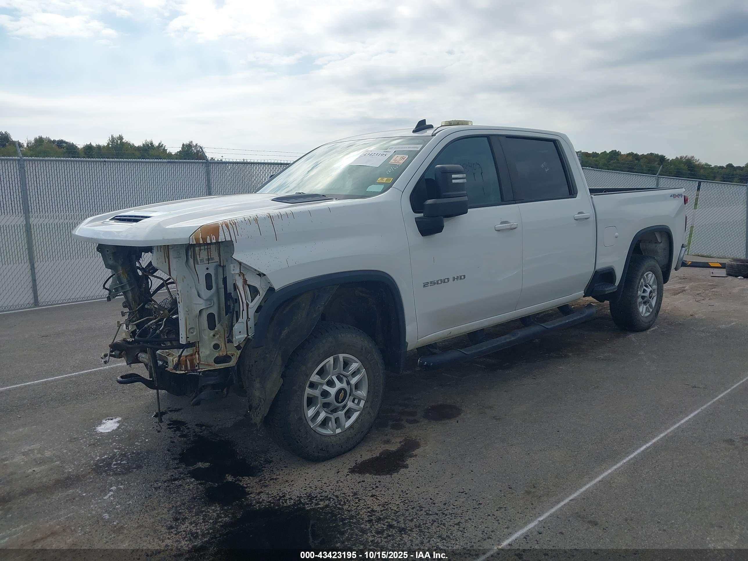 CHEVROLET SILVERADO image 2