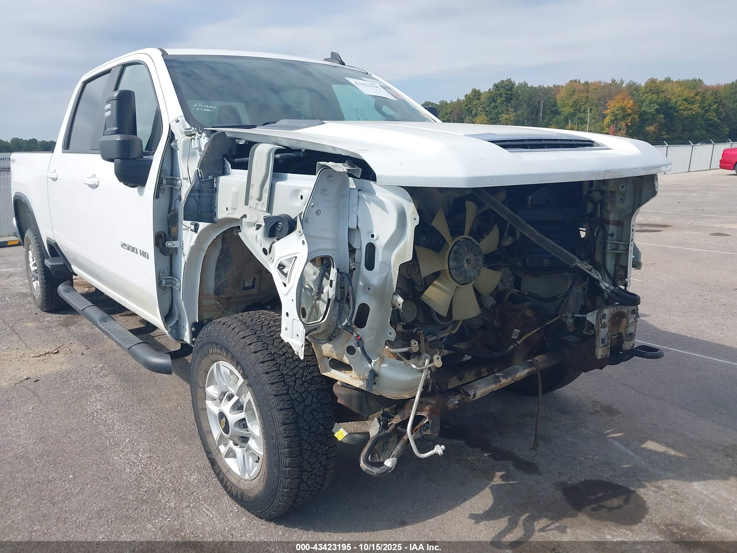 CHEVROLET SILVERADO image 6