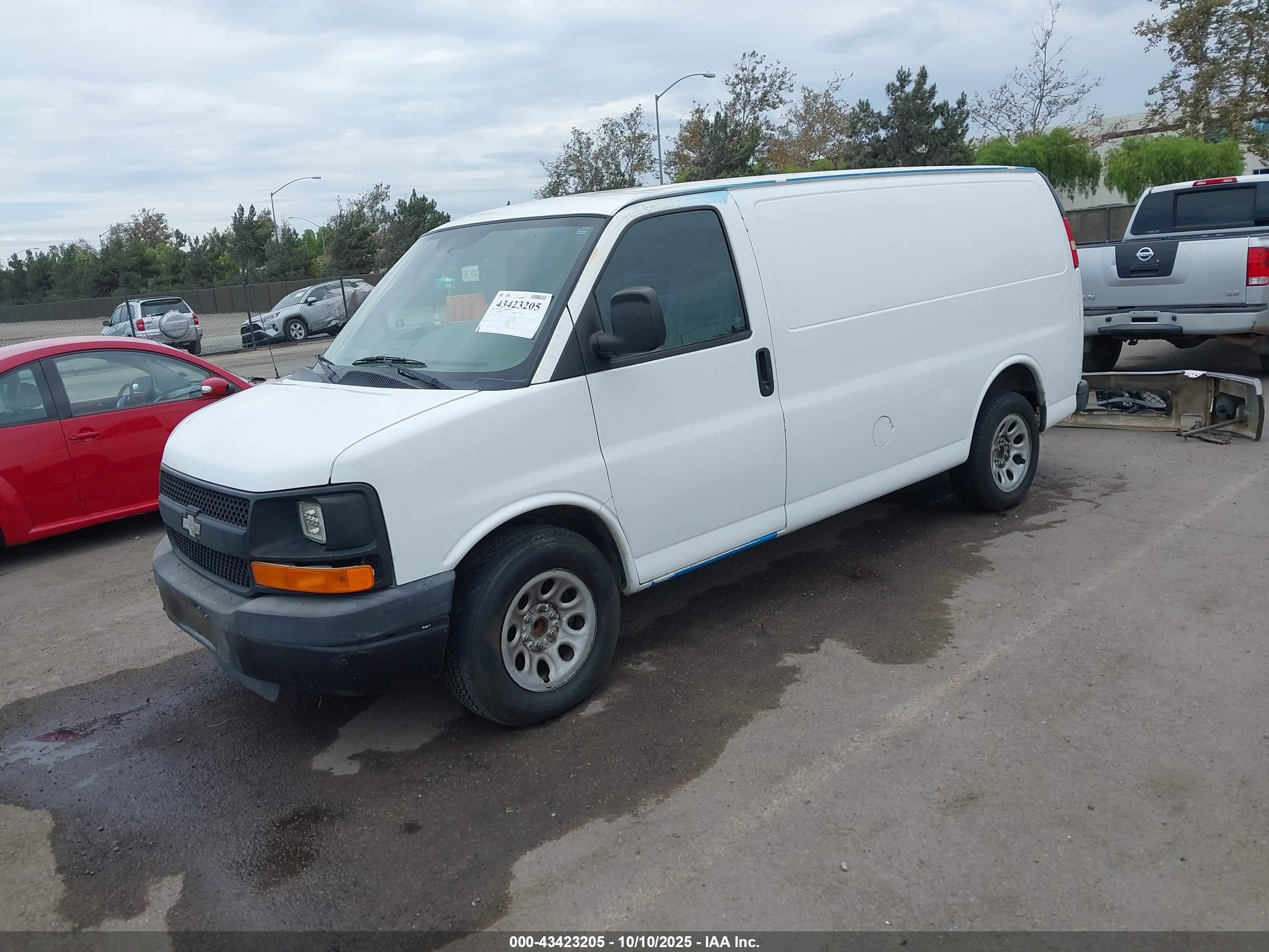 CHEVROLET EXPRESS image 2