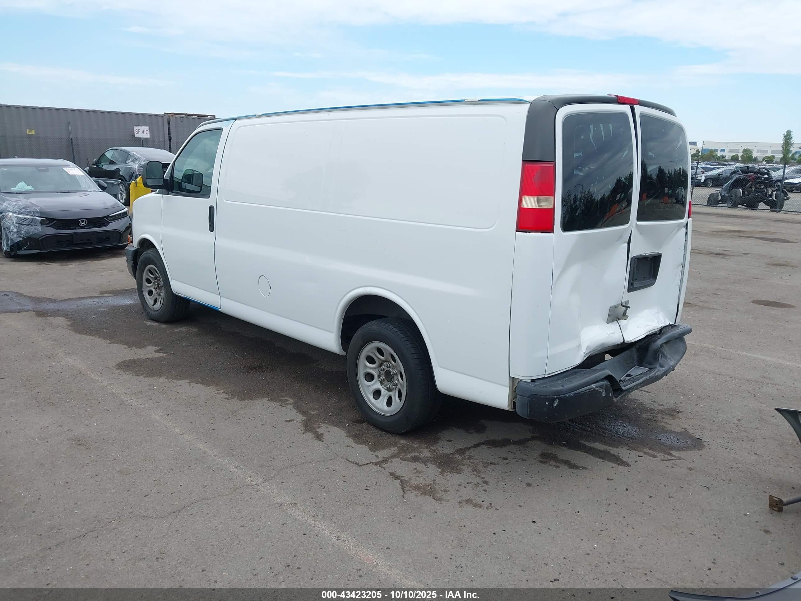 CHEVROLET EXPRESS image 3