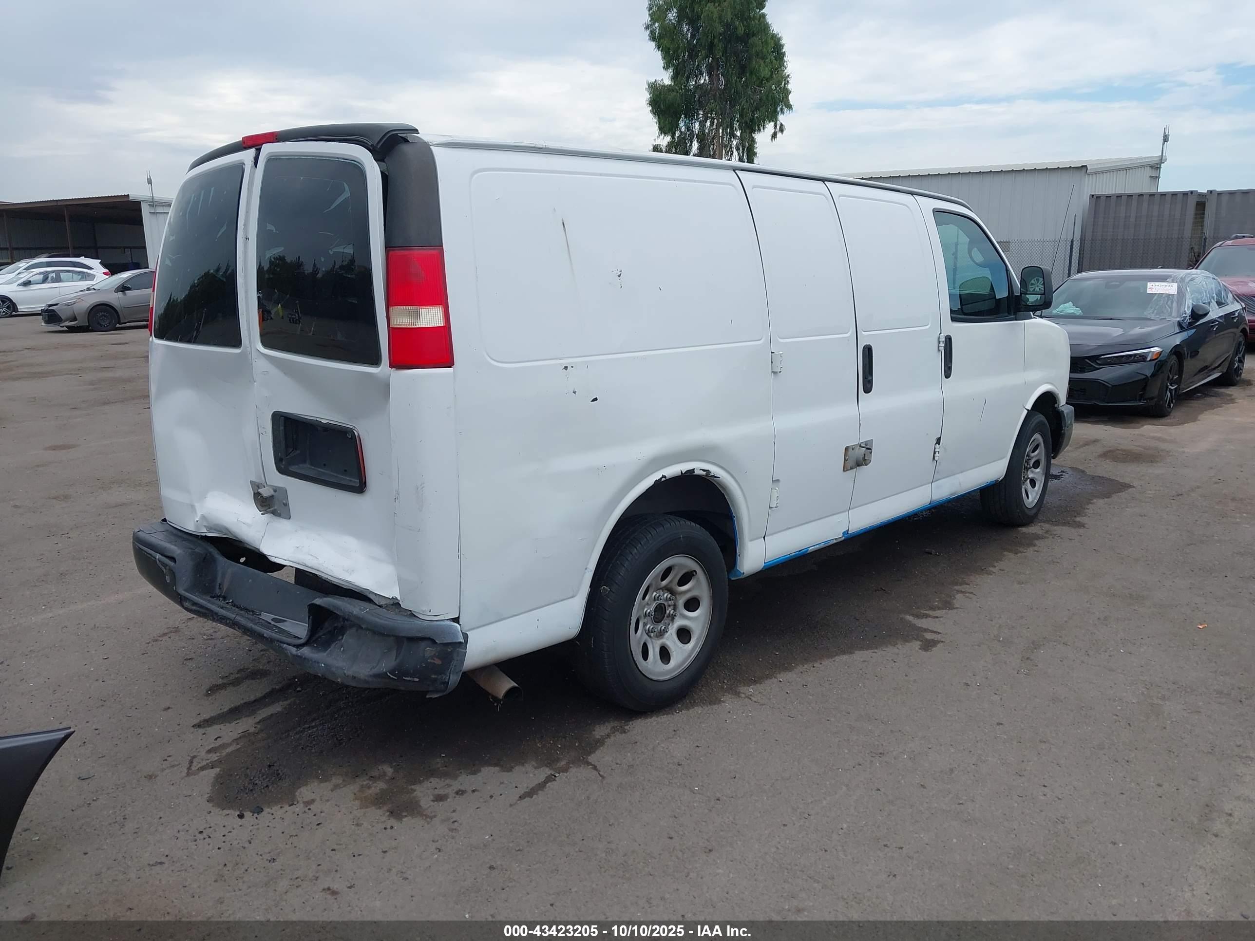 CHEVROLET EXPRESS image 4