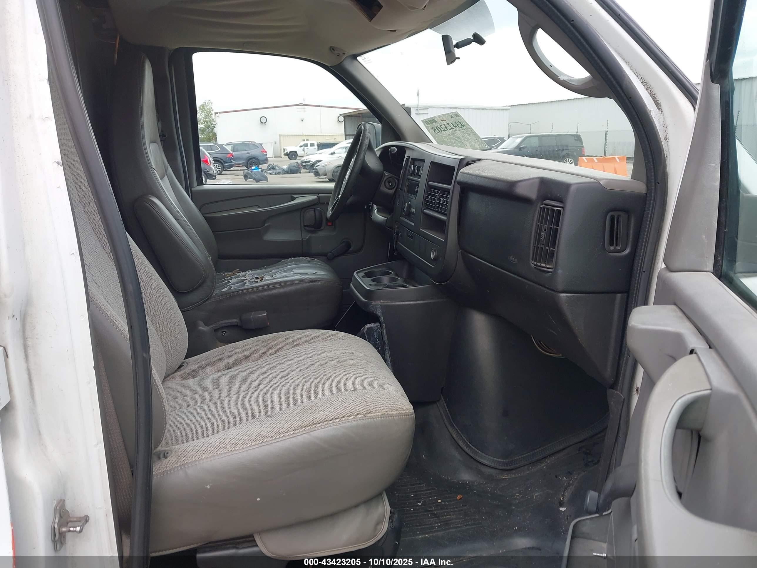 CHEVROLET EXPRESS image 5