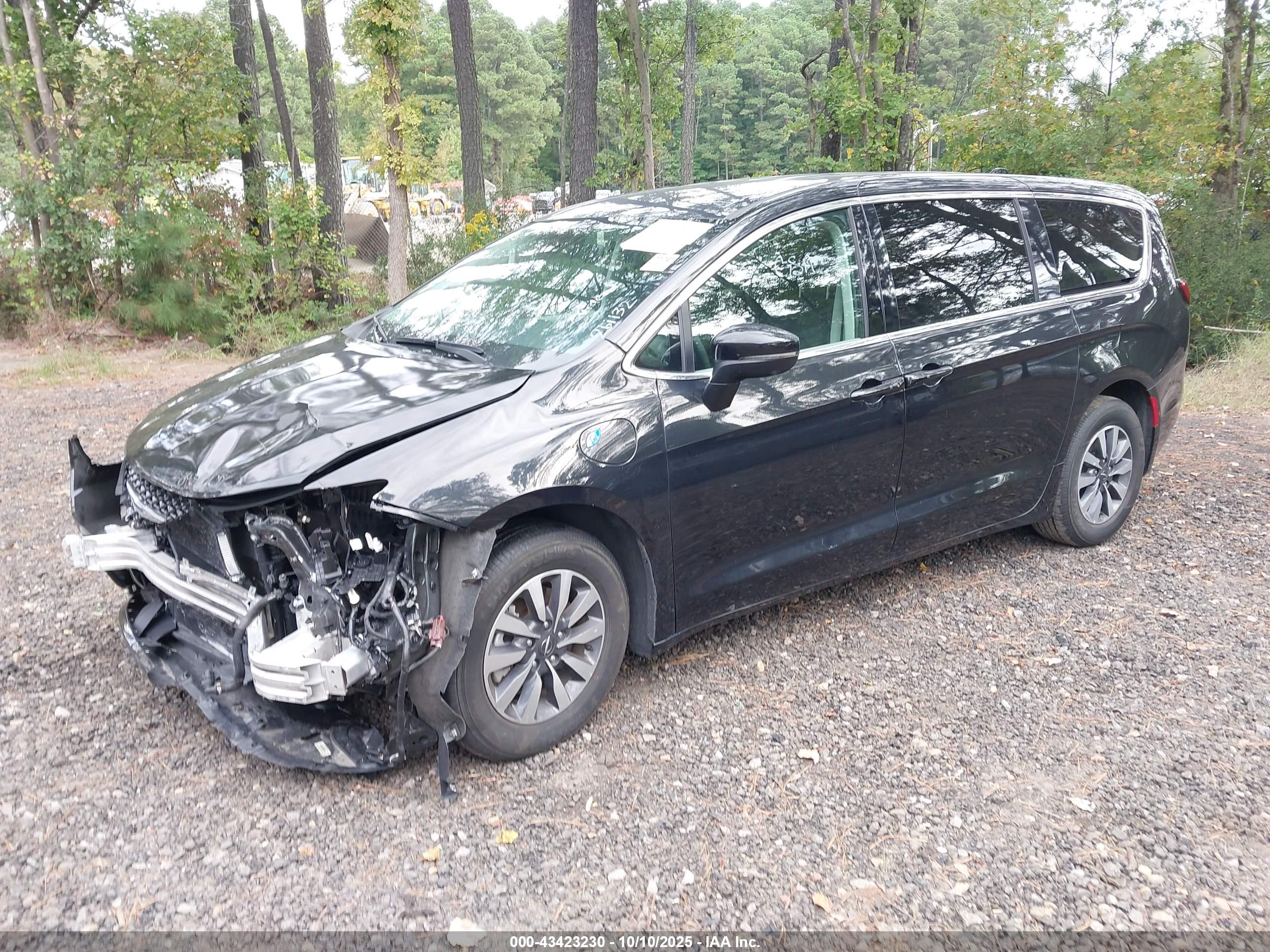 CHRYSLER PACIFICA image 2