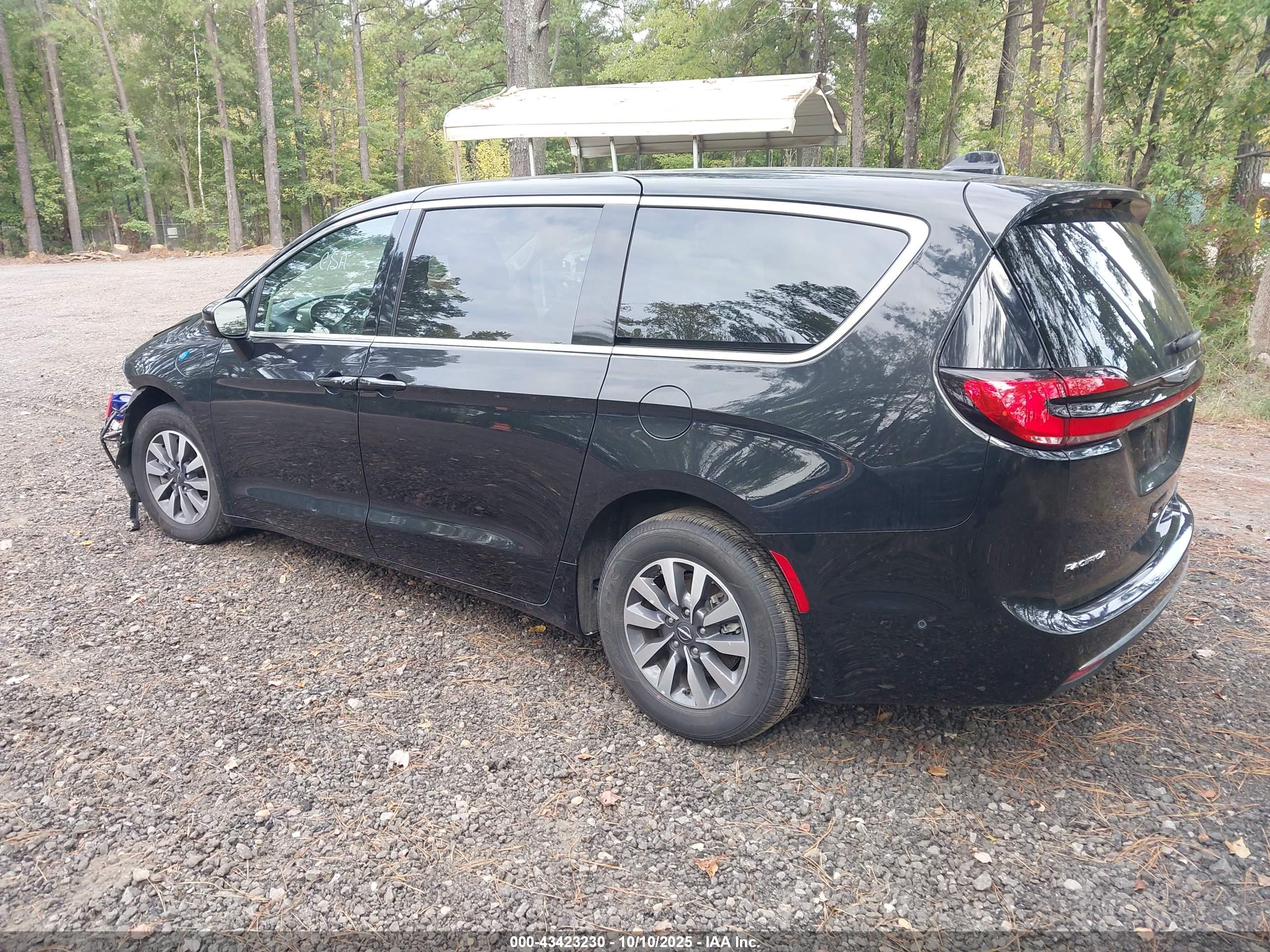 CHRYSLER PACIFICA image 3