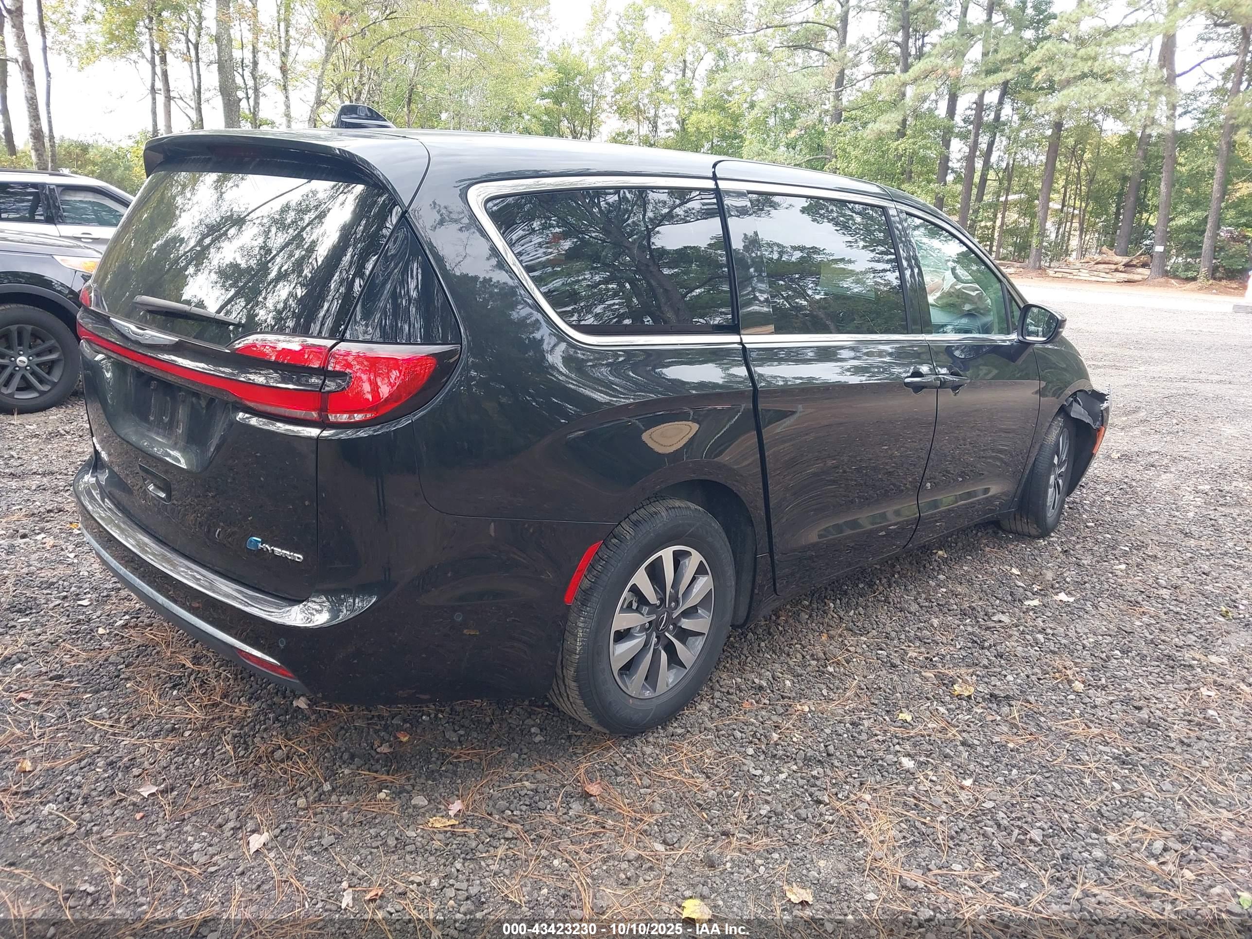 CHRYSLER PACIFICA image 4