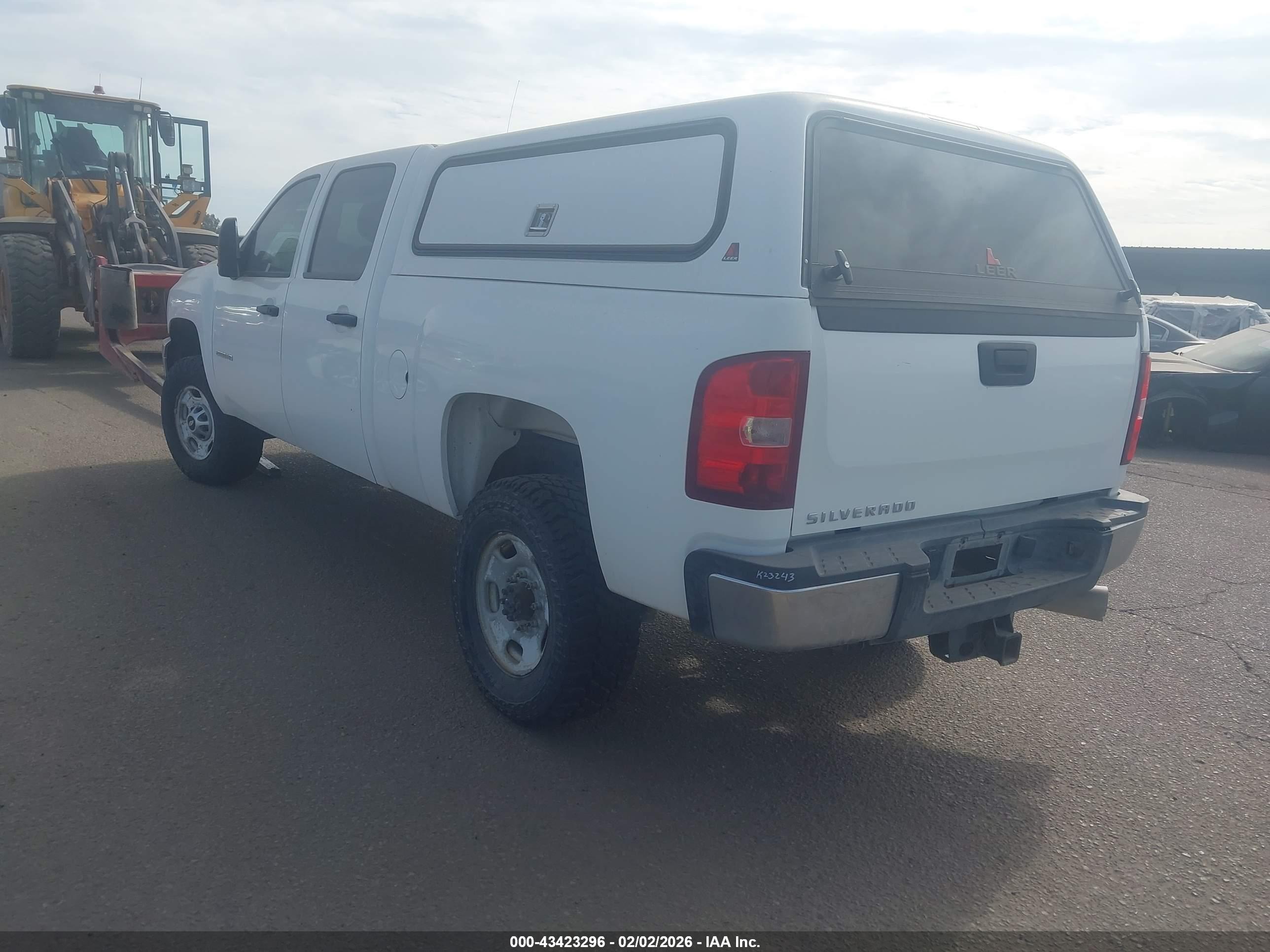 CHEVROLET SILVERADO image 3