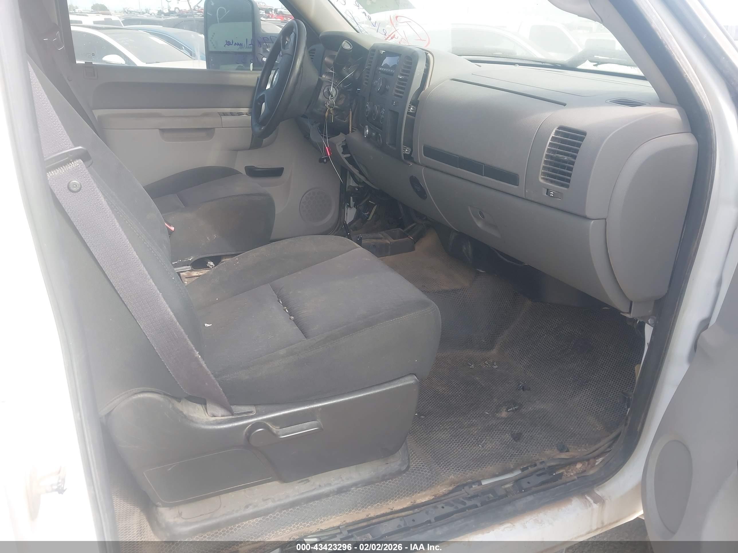 CHEVROLET SILVERADO image 5