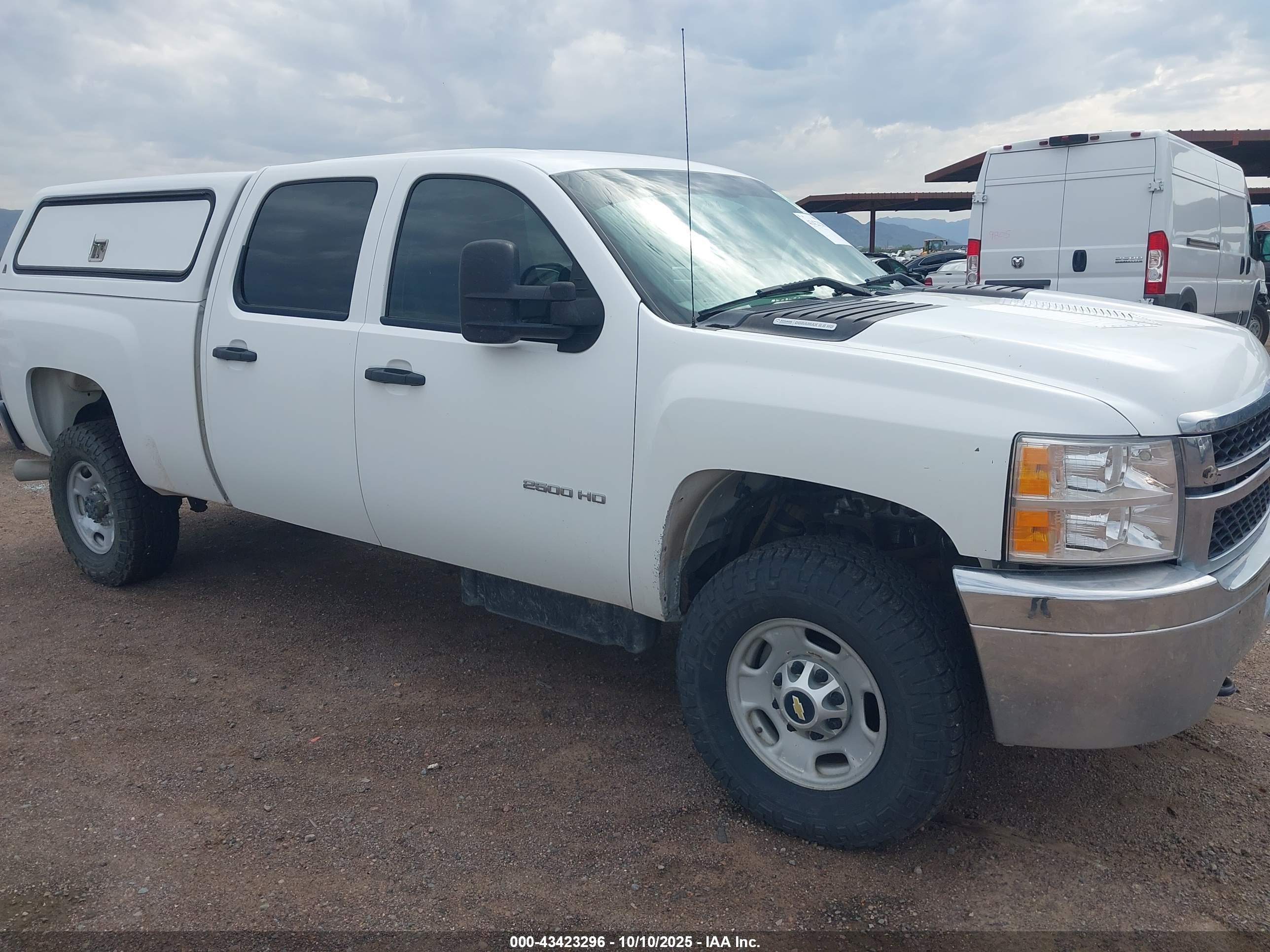 CHEVROLET SILVERADO image 6