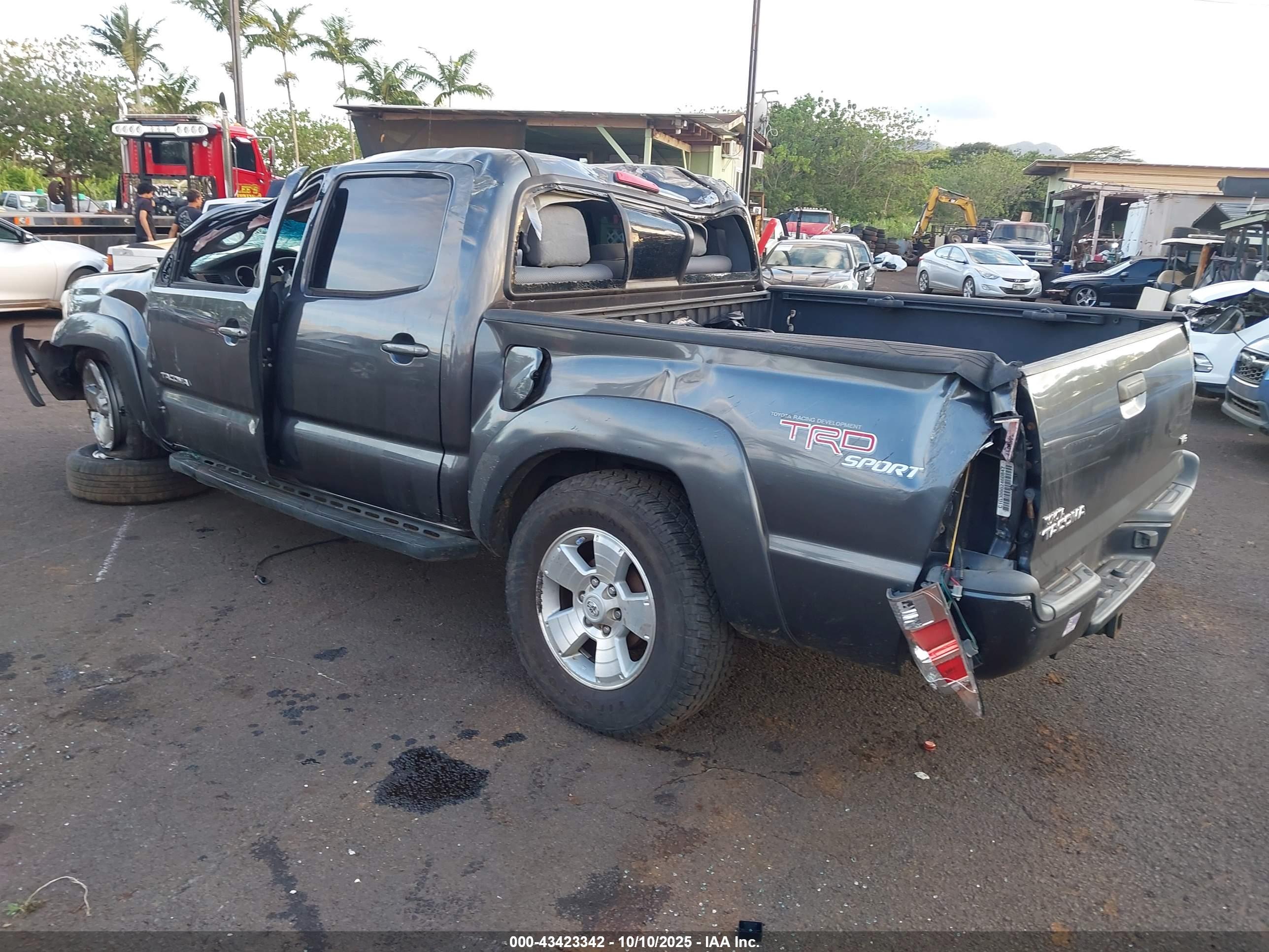TOYOTA TACOMA image 3