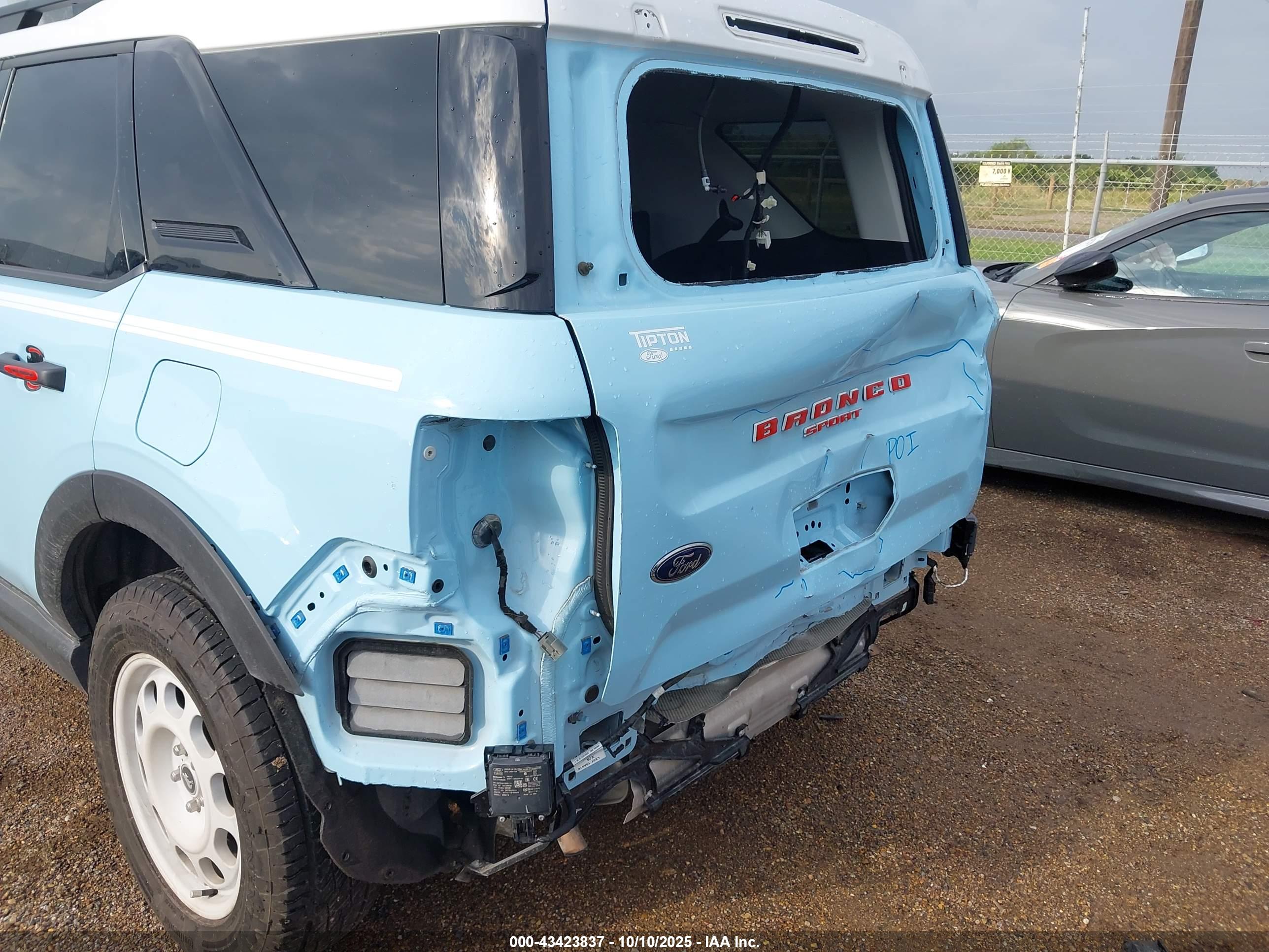 FORD BRONCO image 6