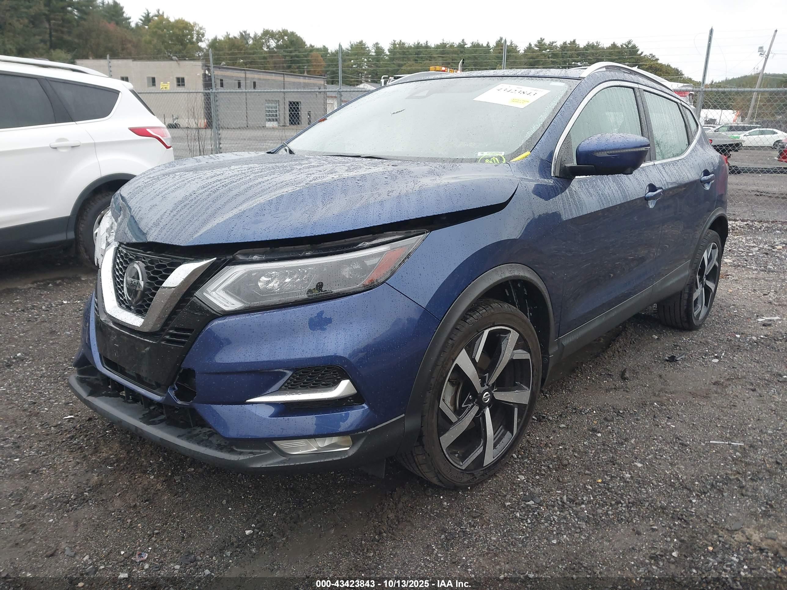 NISSAN ROGUE image 2