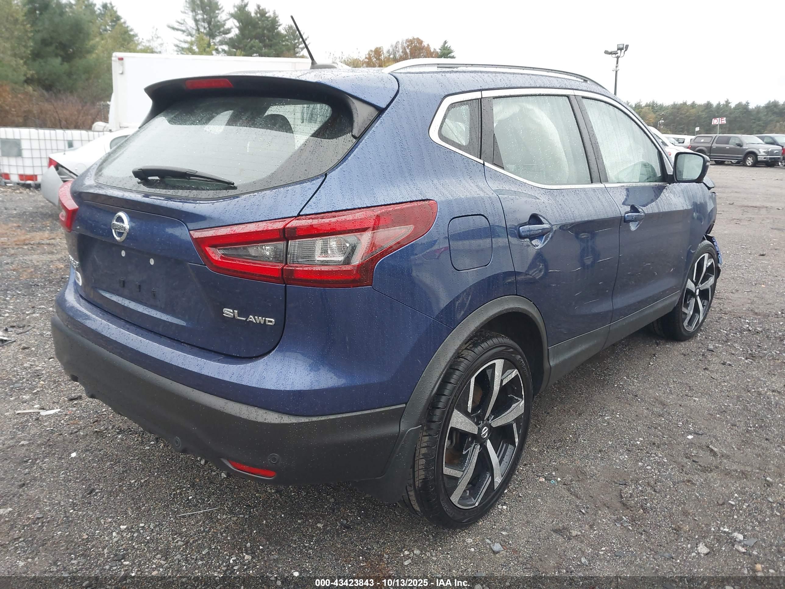 NISSAN ROGUE image 4