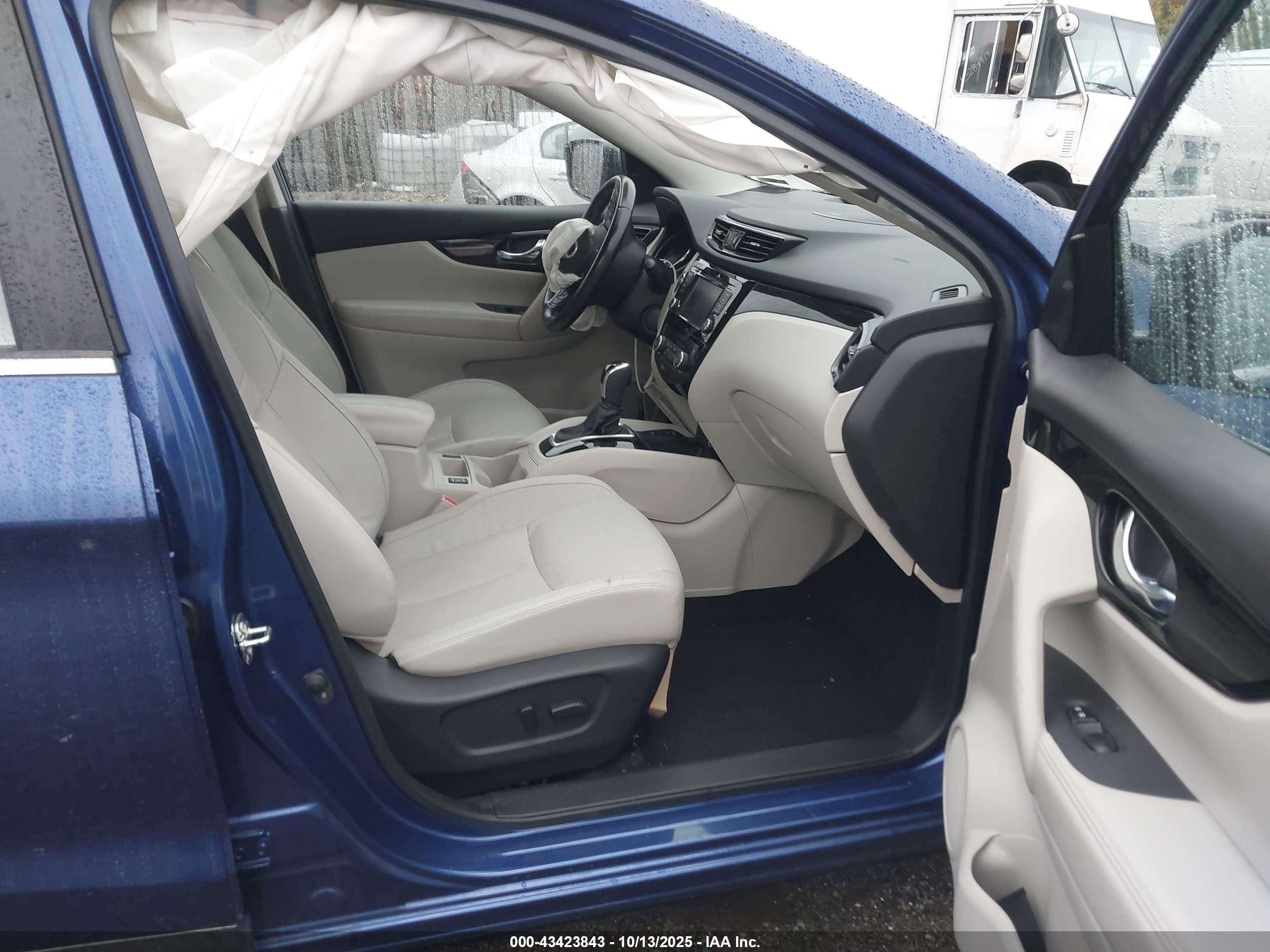 NISSAN ROGUE image 5