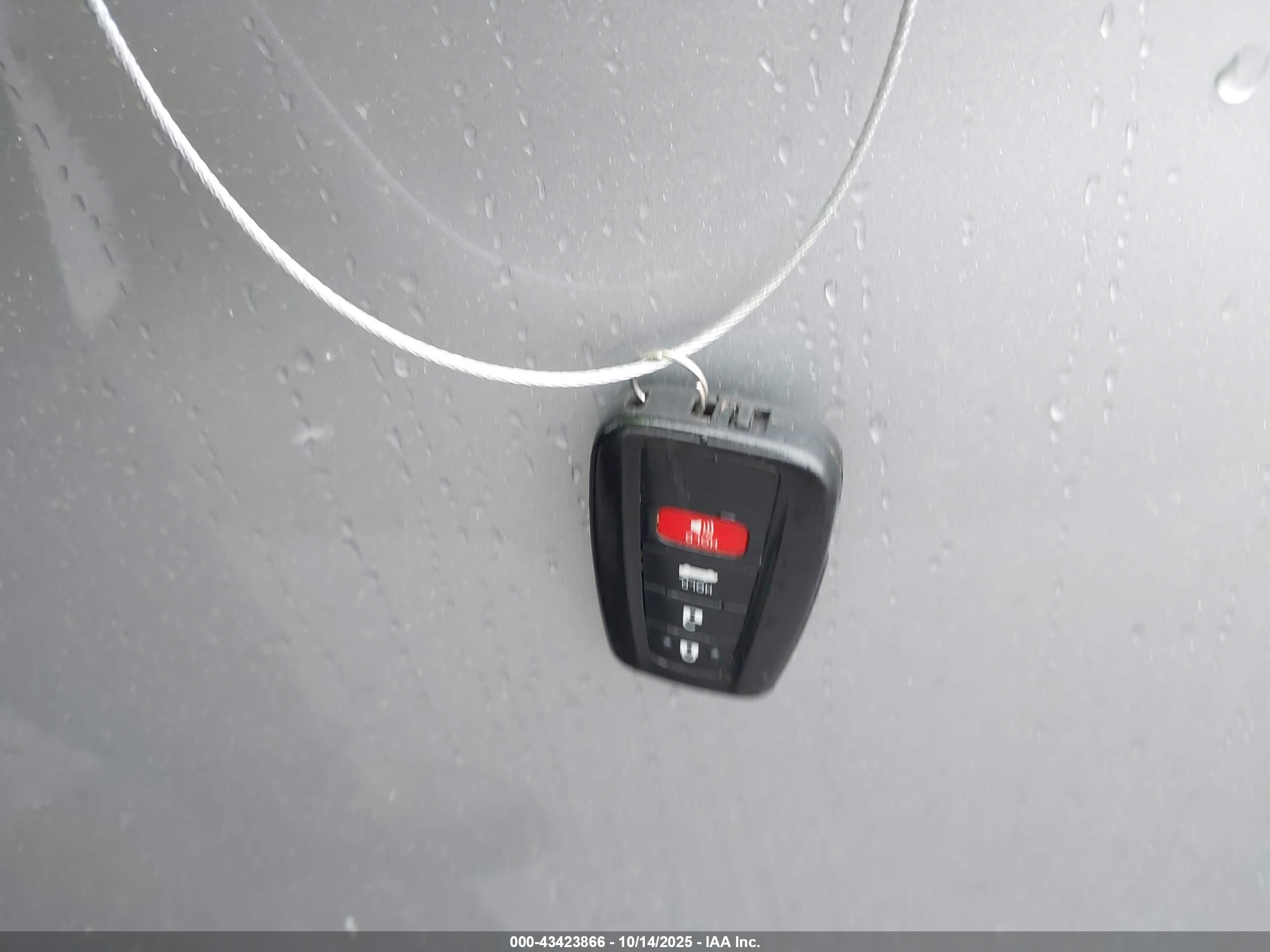 TOYOTA AVALON image 11