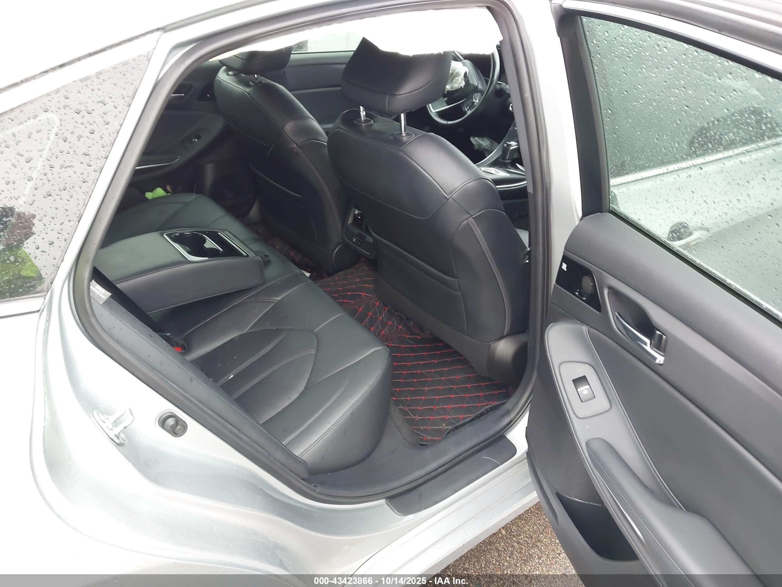 TOYOTA AVALON image 8