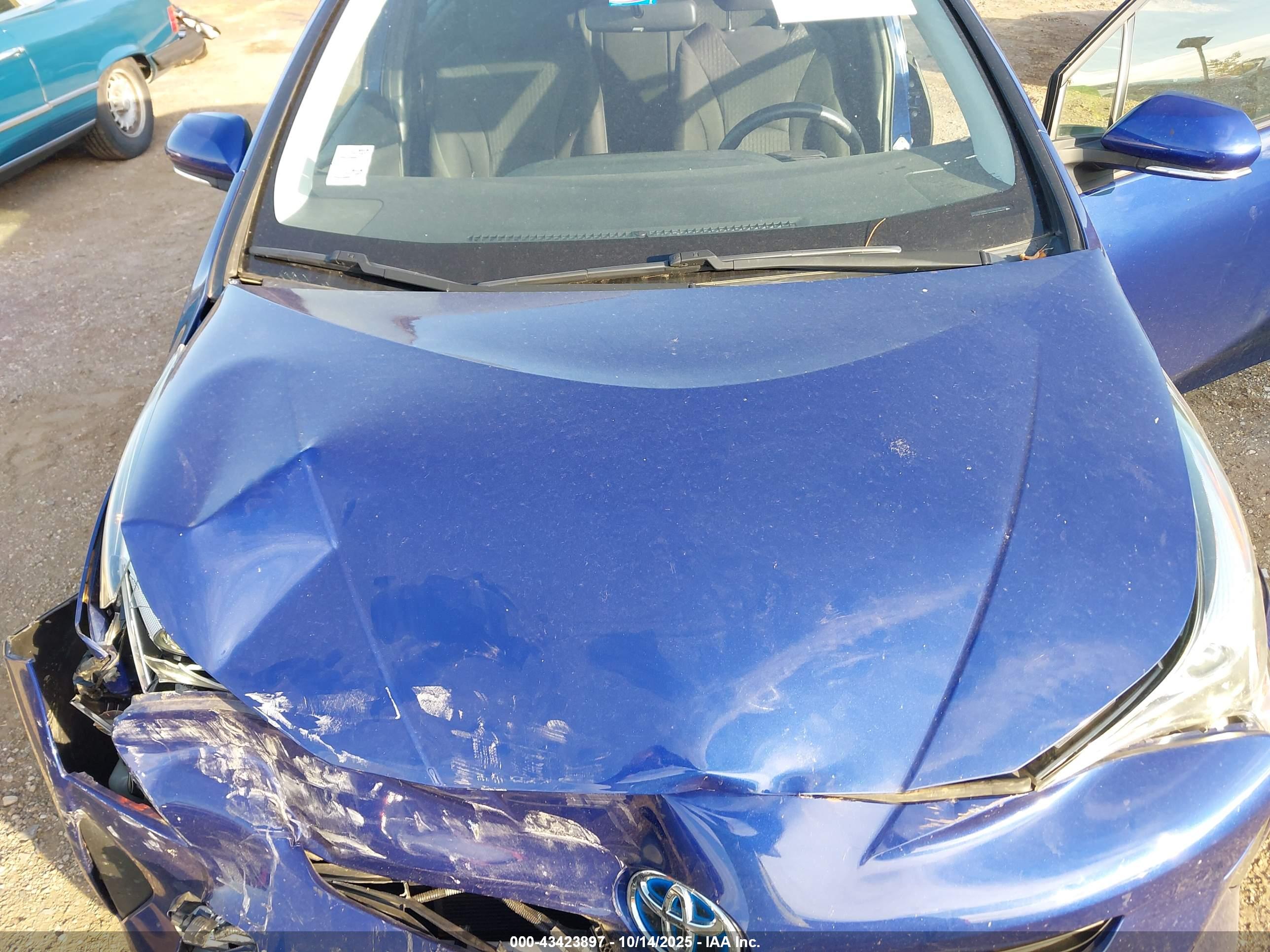 TOYOTA PRIUS image 10
