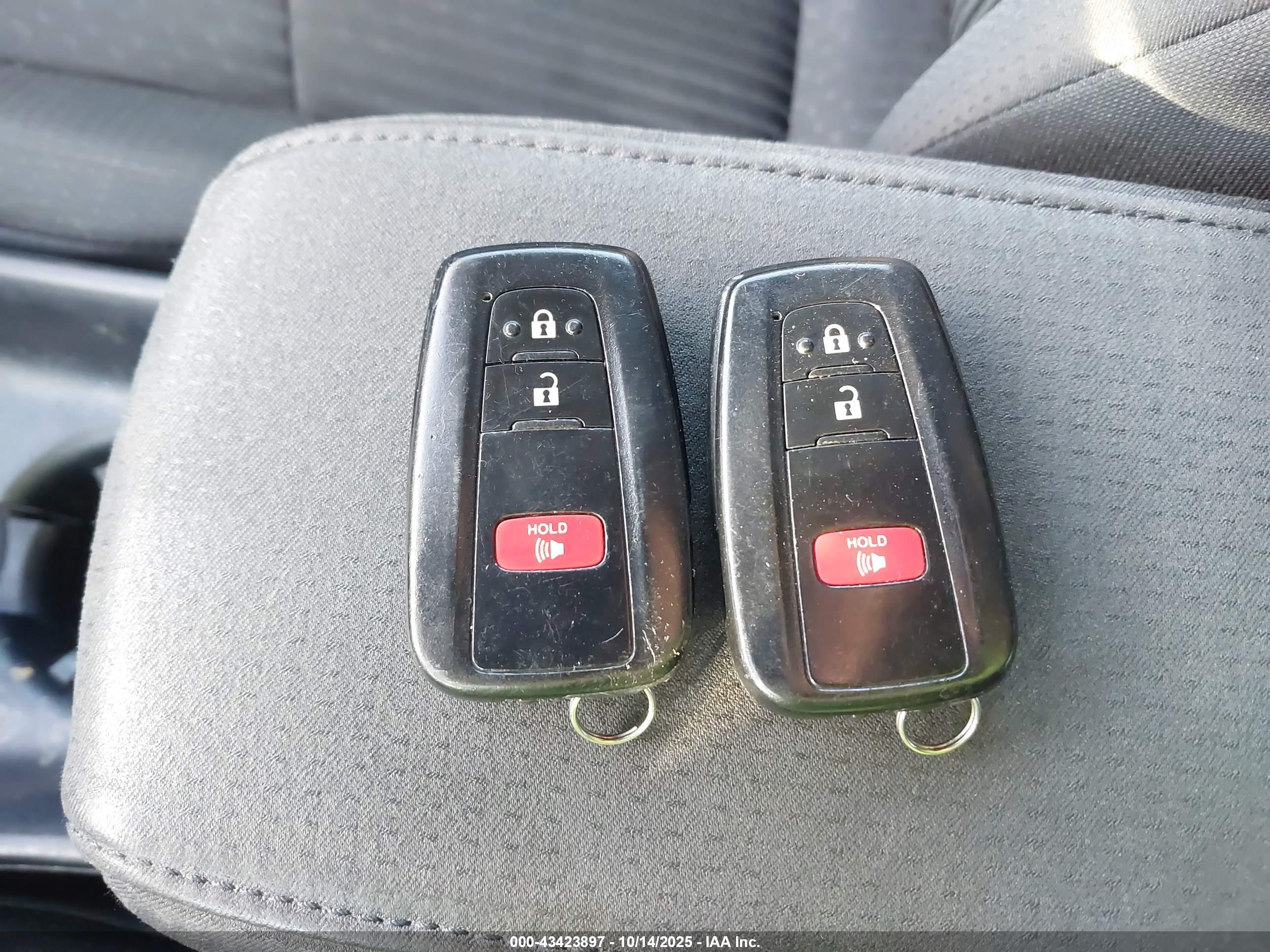 TOYOTA PRIUS image 11