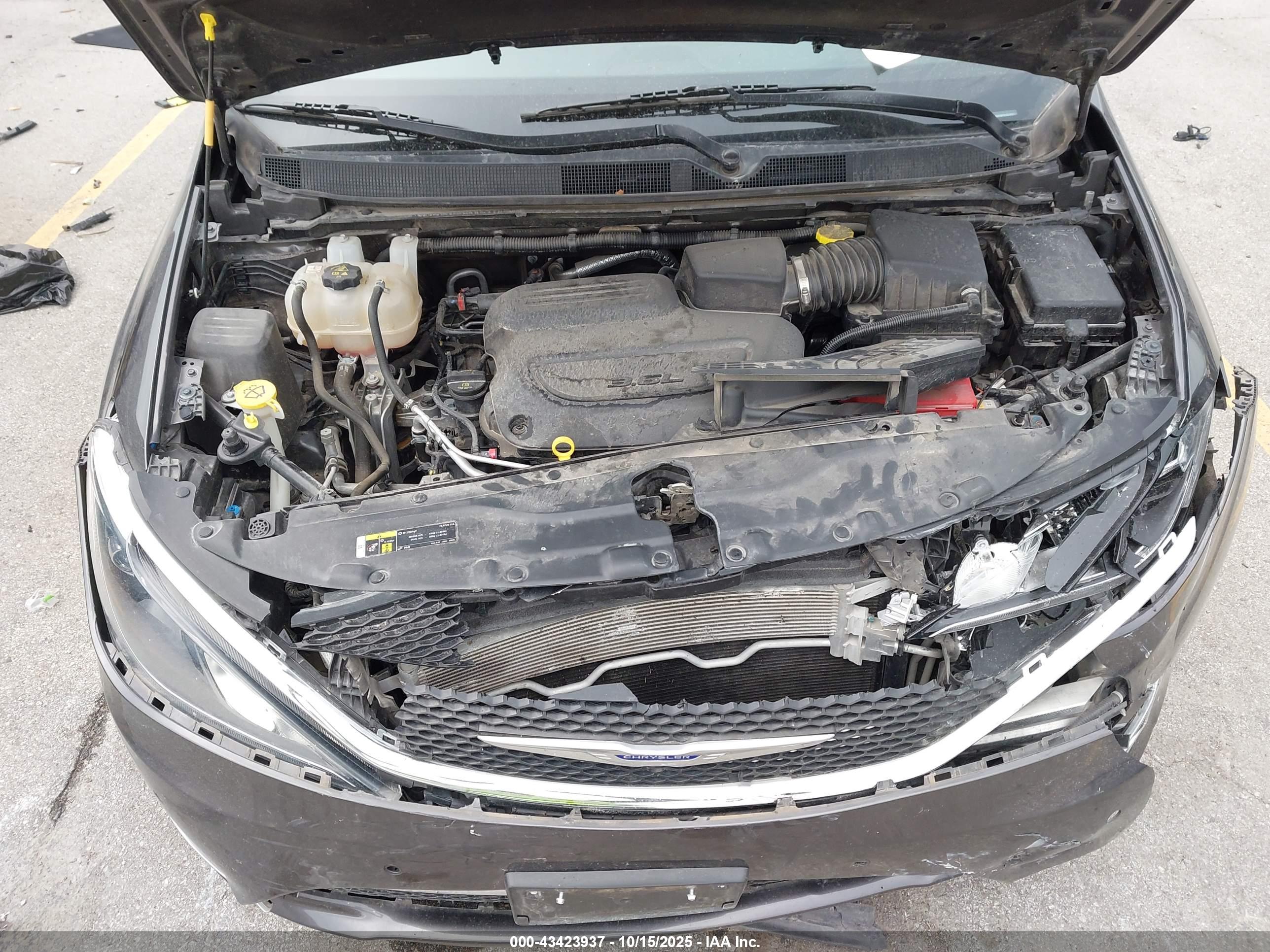 CHRYSLER PACIFICA image 10
