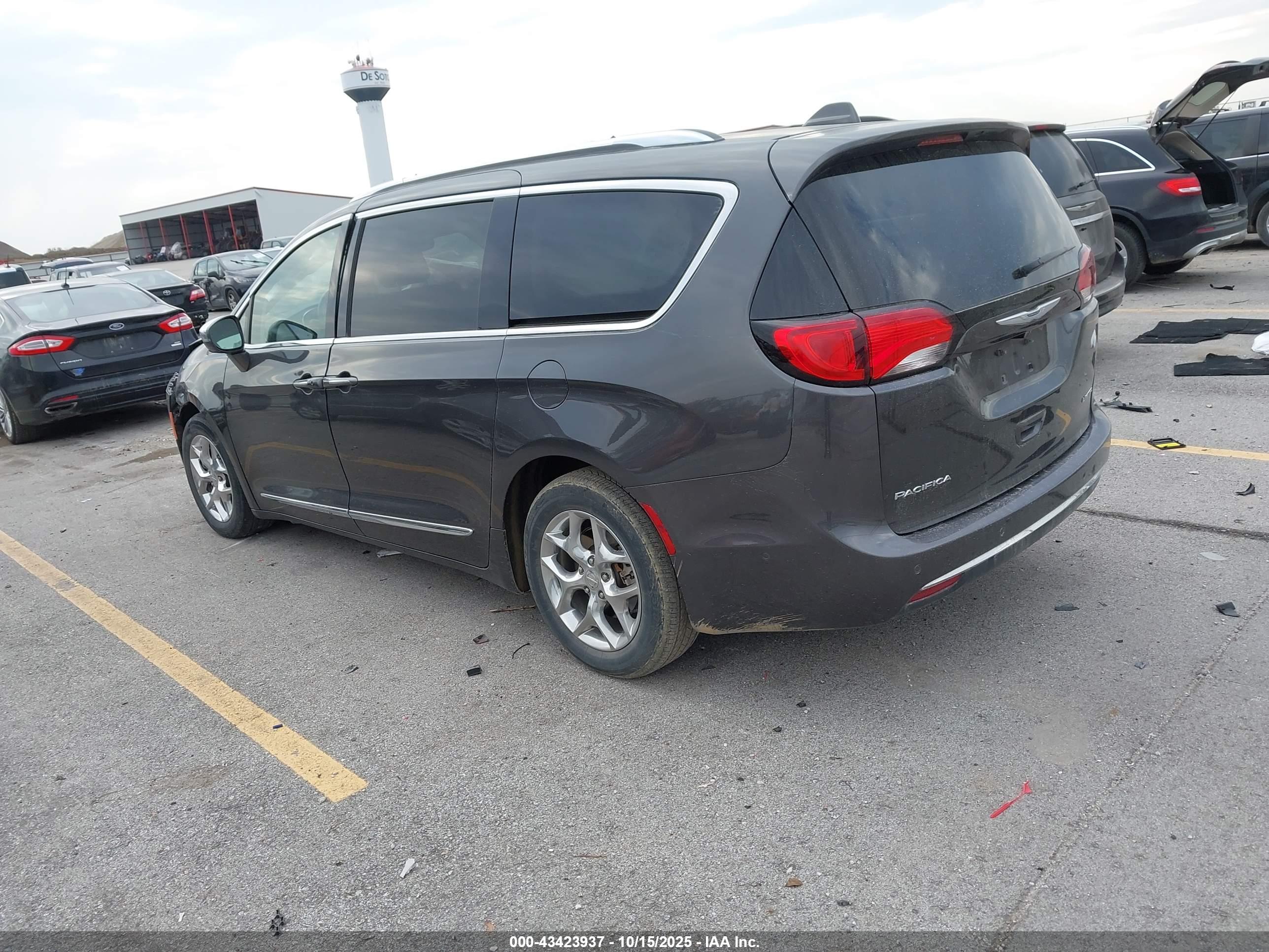 CHRYSLER PACIFICA image 3