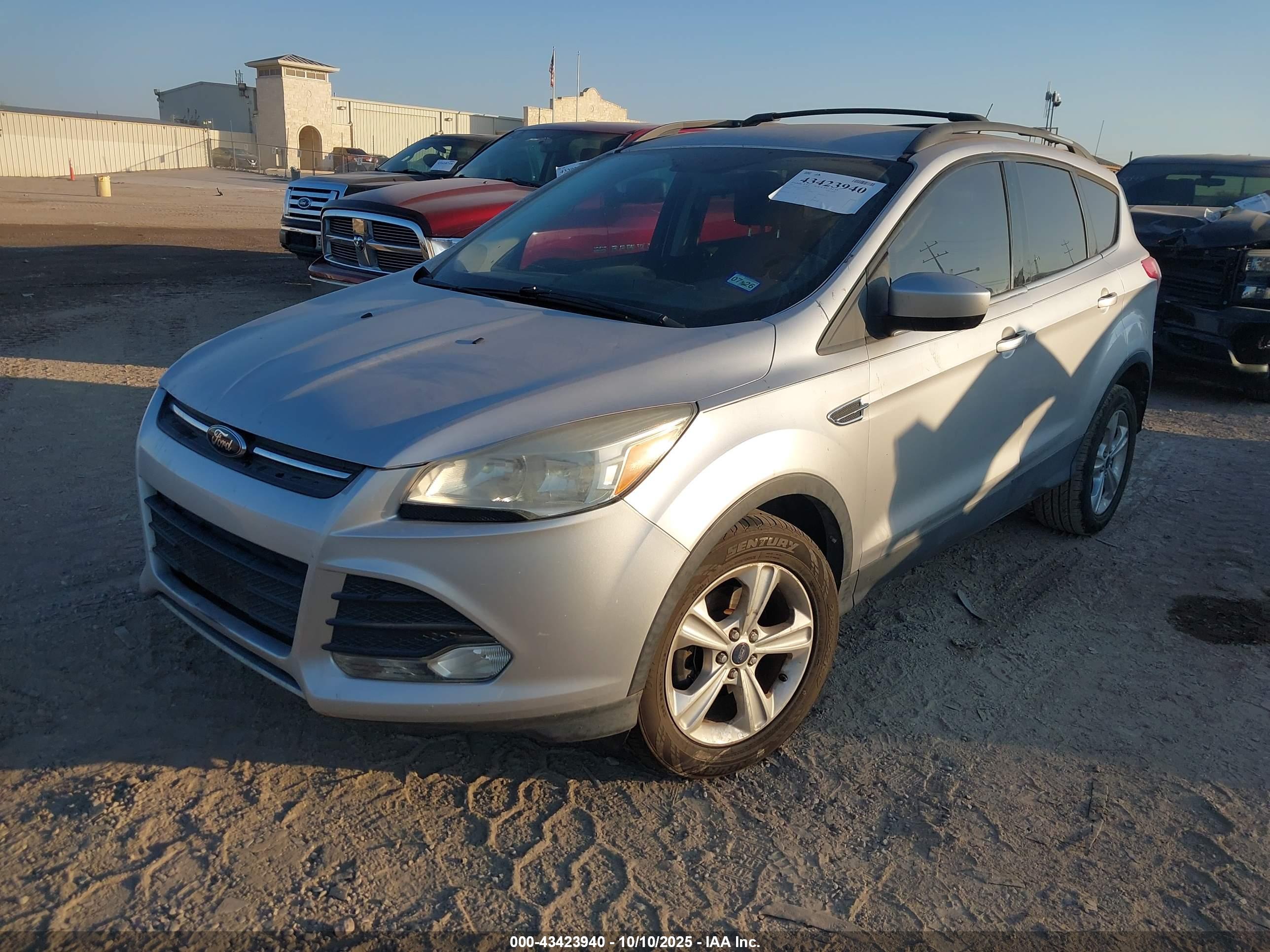 FORD ESCAPE image 2