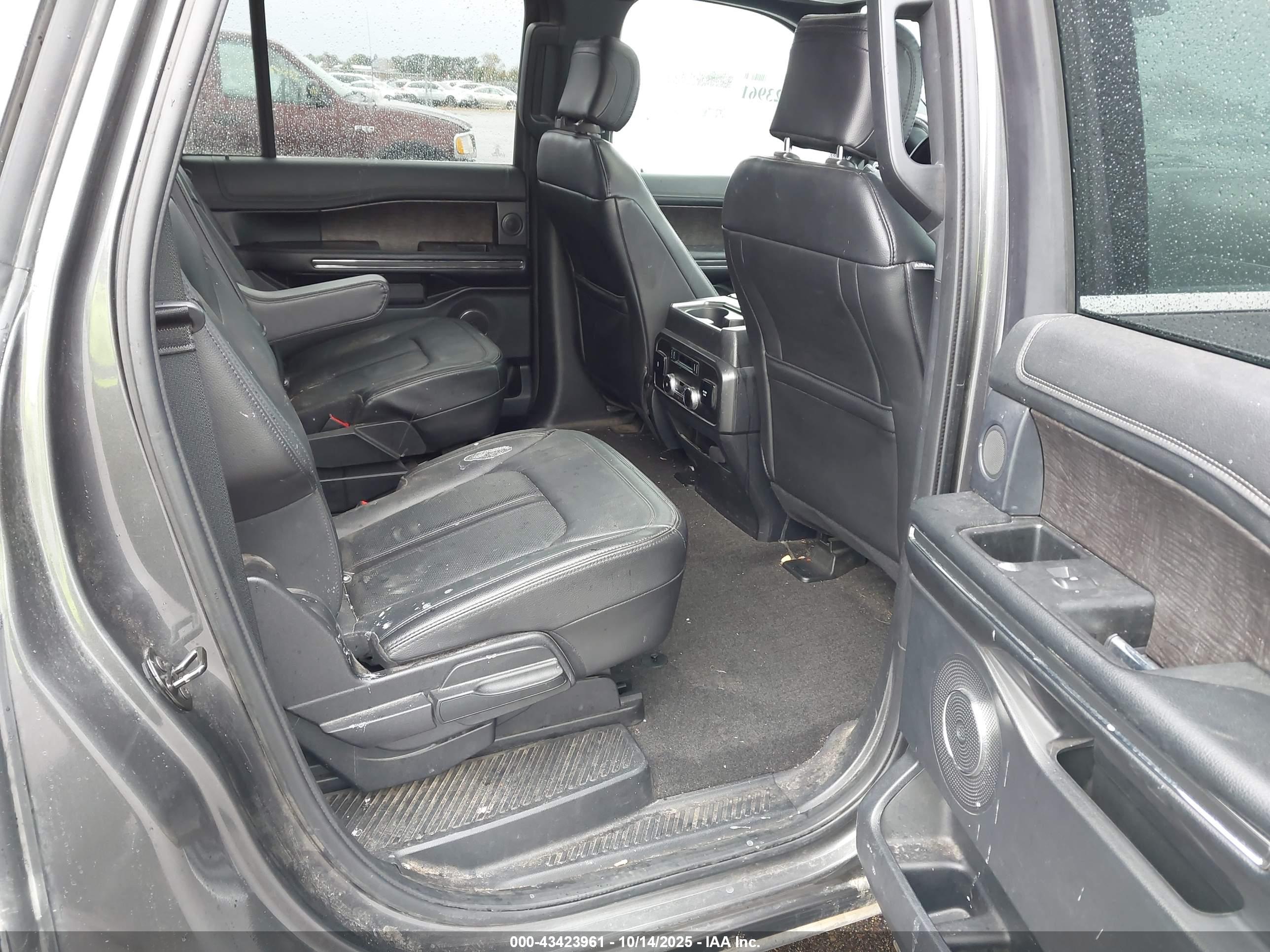 FORD EXPEDITION image 8