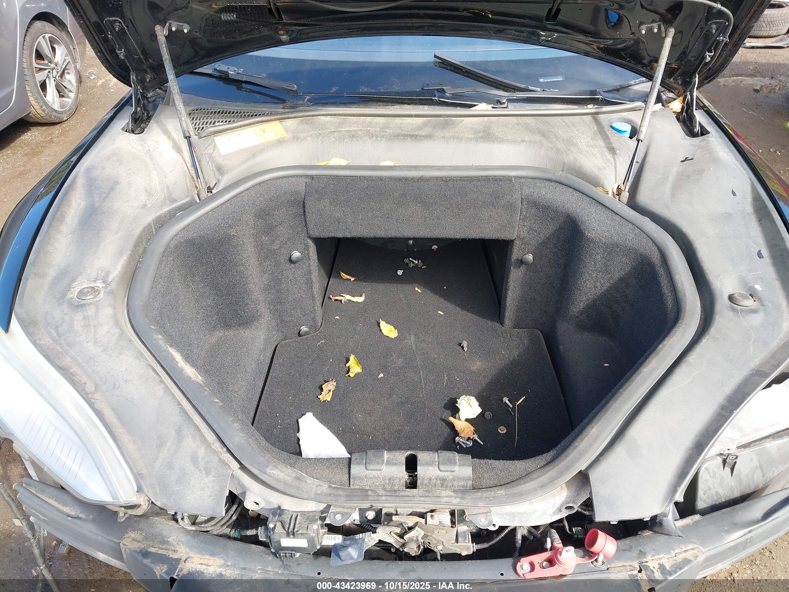 TESLA MODEL image 10