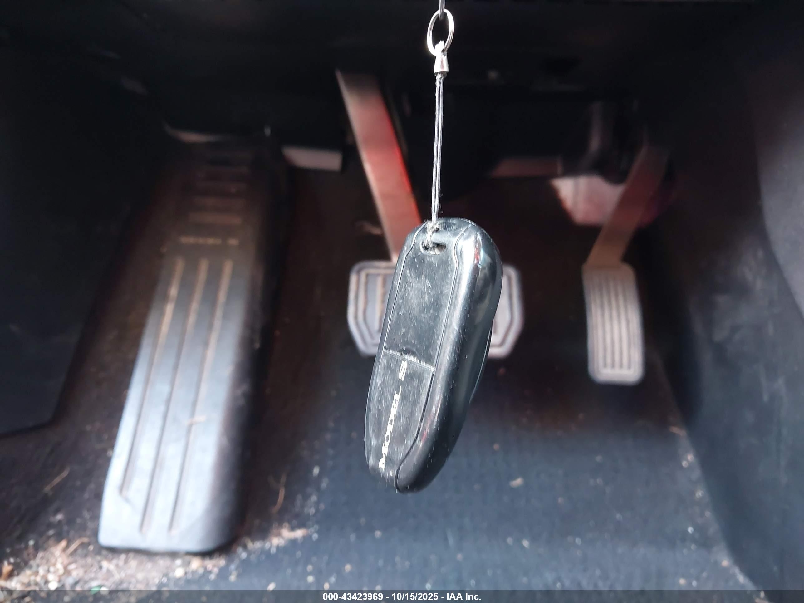 TESLA MODEL image 11