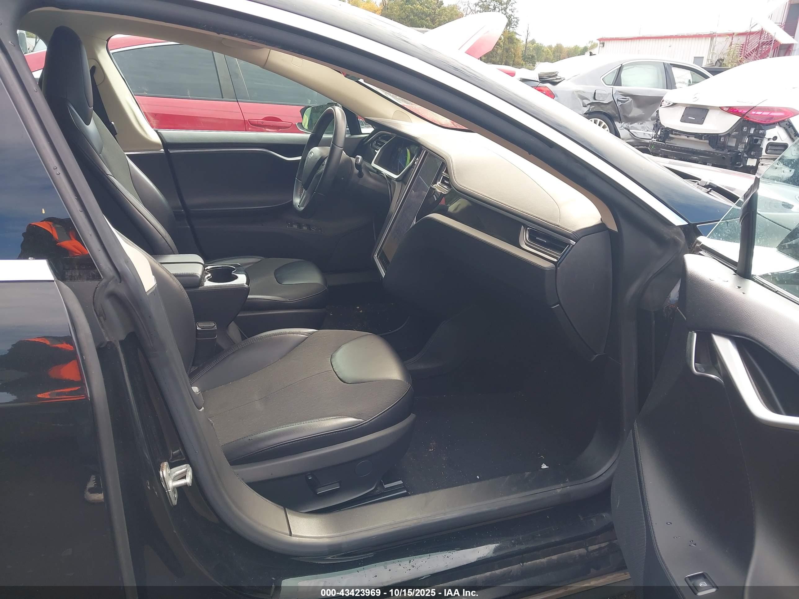 TESLA MODEL image 5