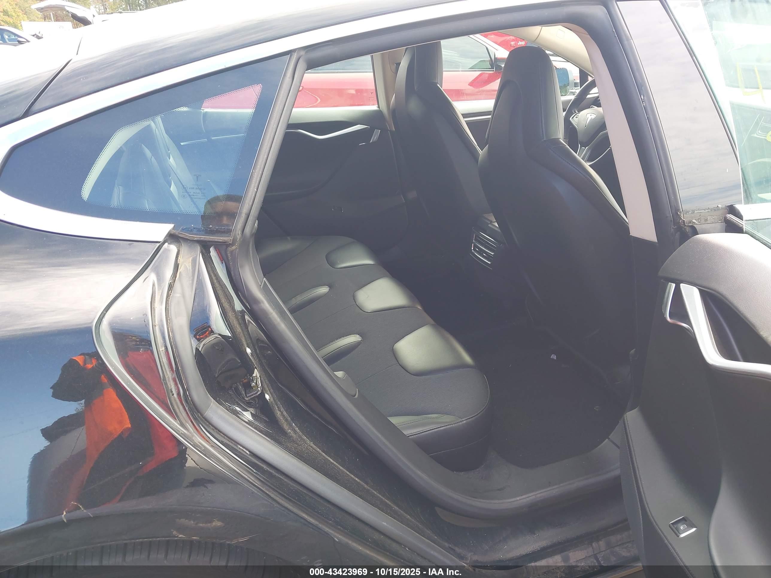 TESLA MODEL image 8