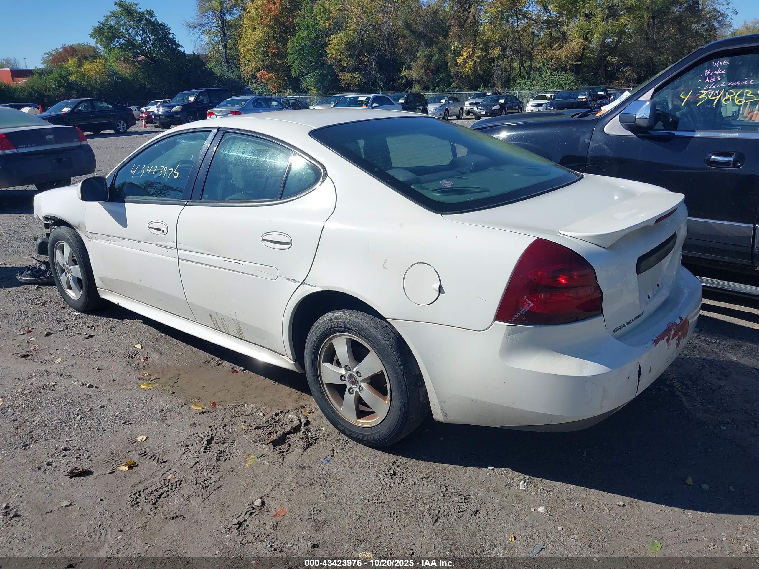 PONTIAC GRAND image 3