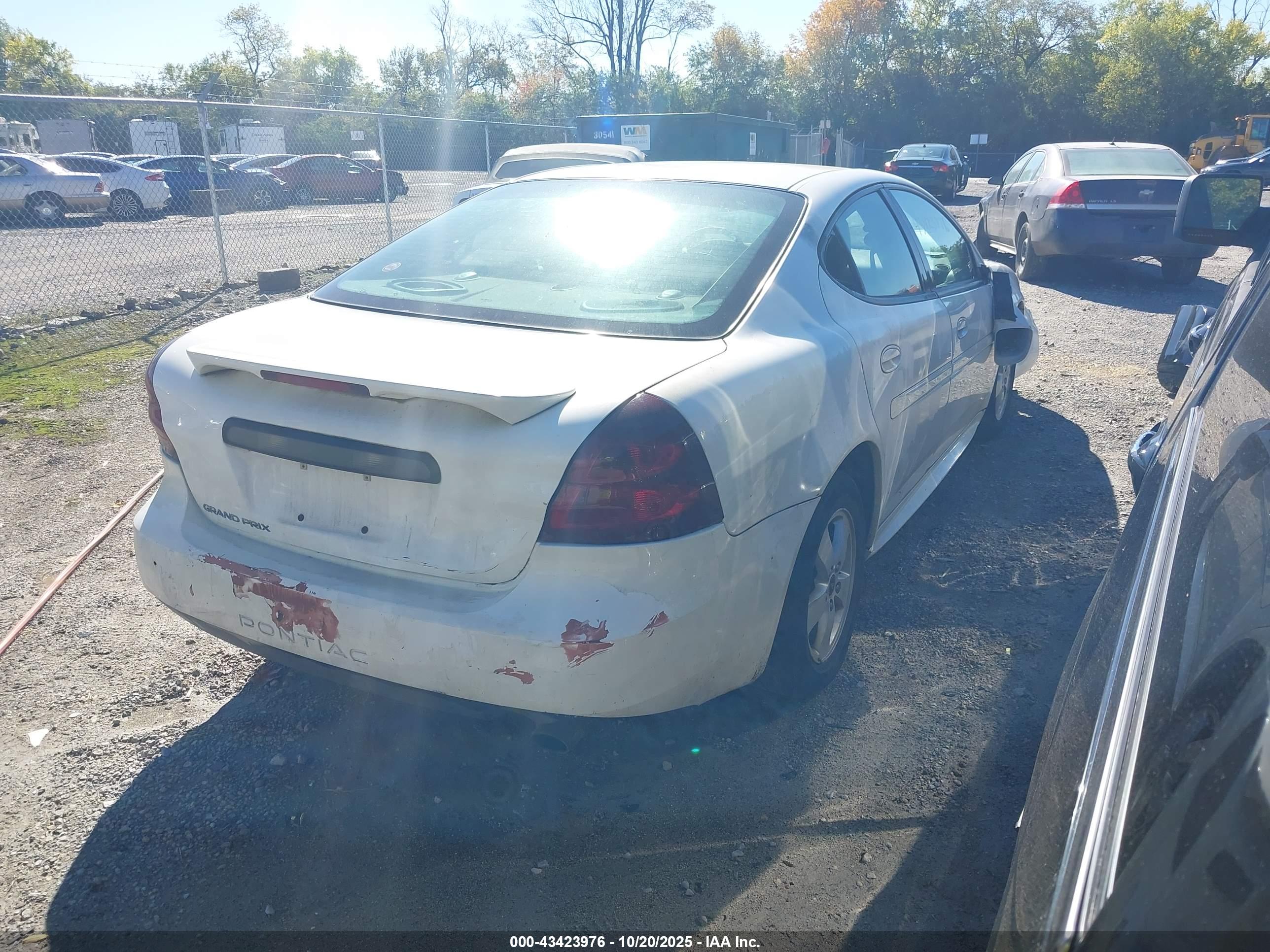 PONTIAC GRAND image 4