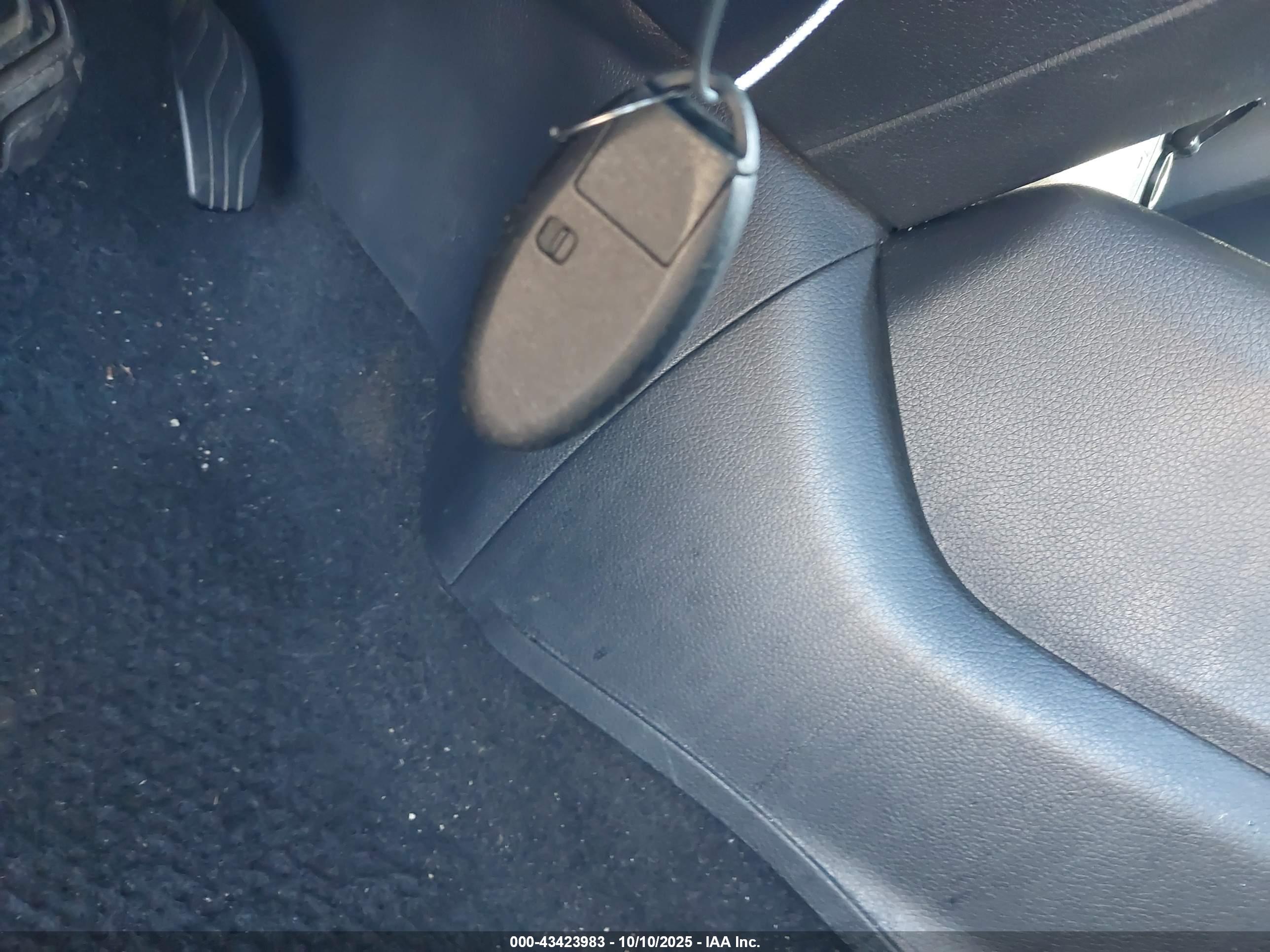 NISSAN ROGUE image 11