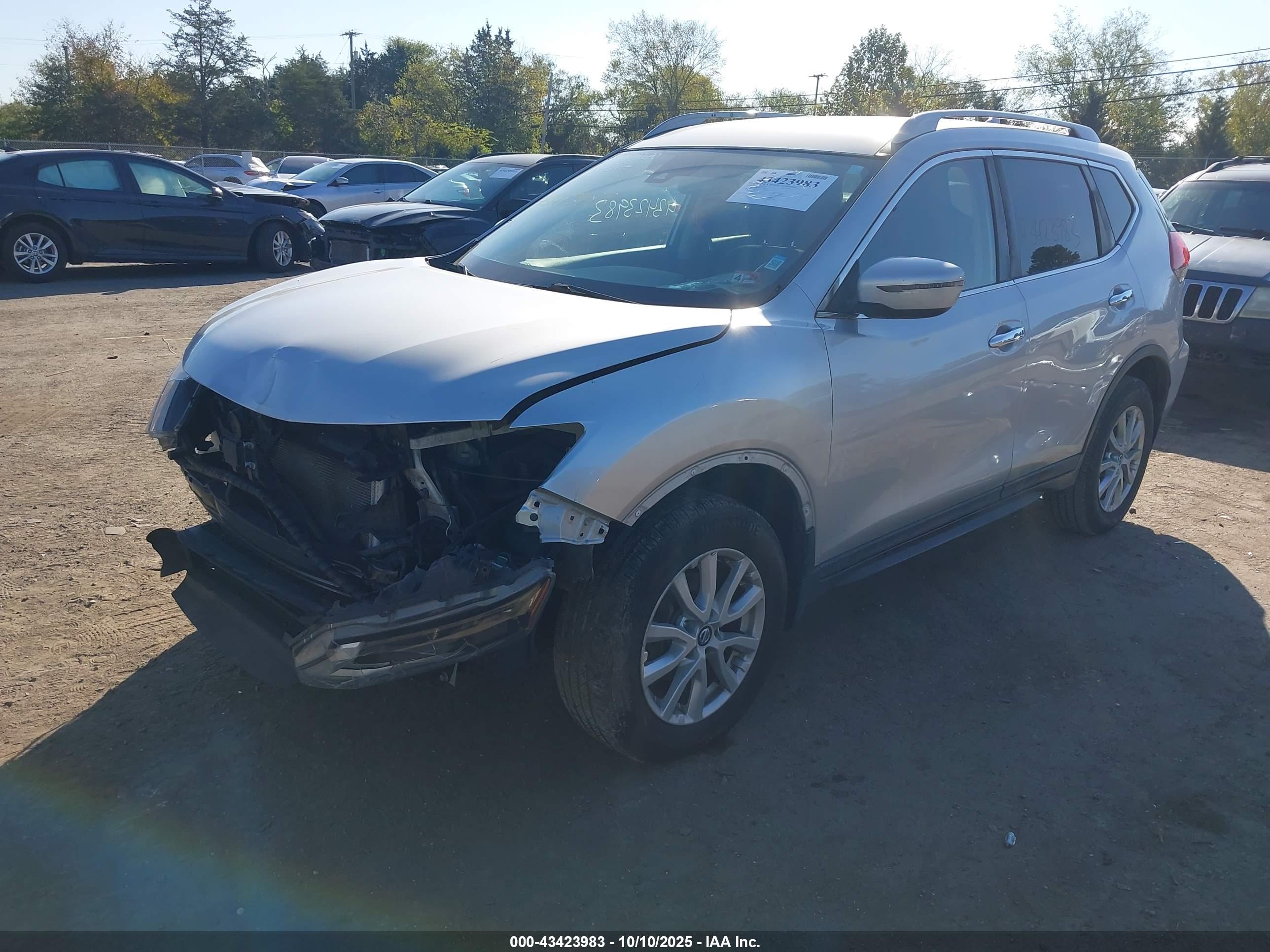 NISSAN ROGUE image 2