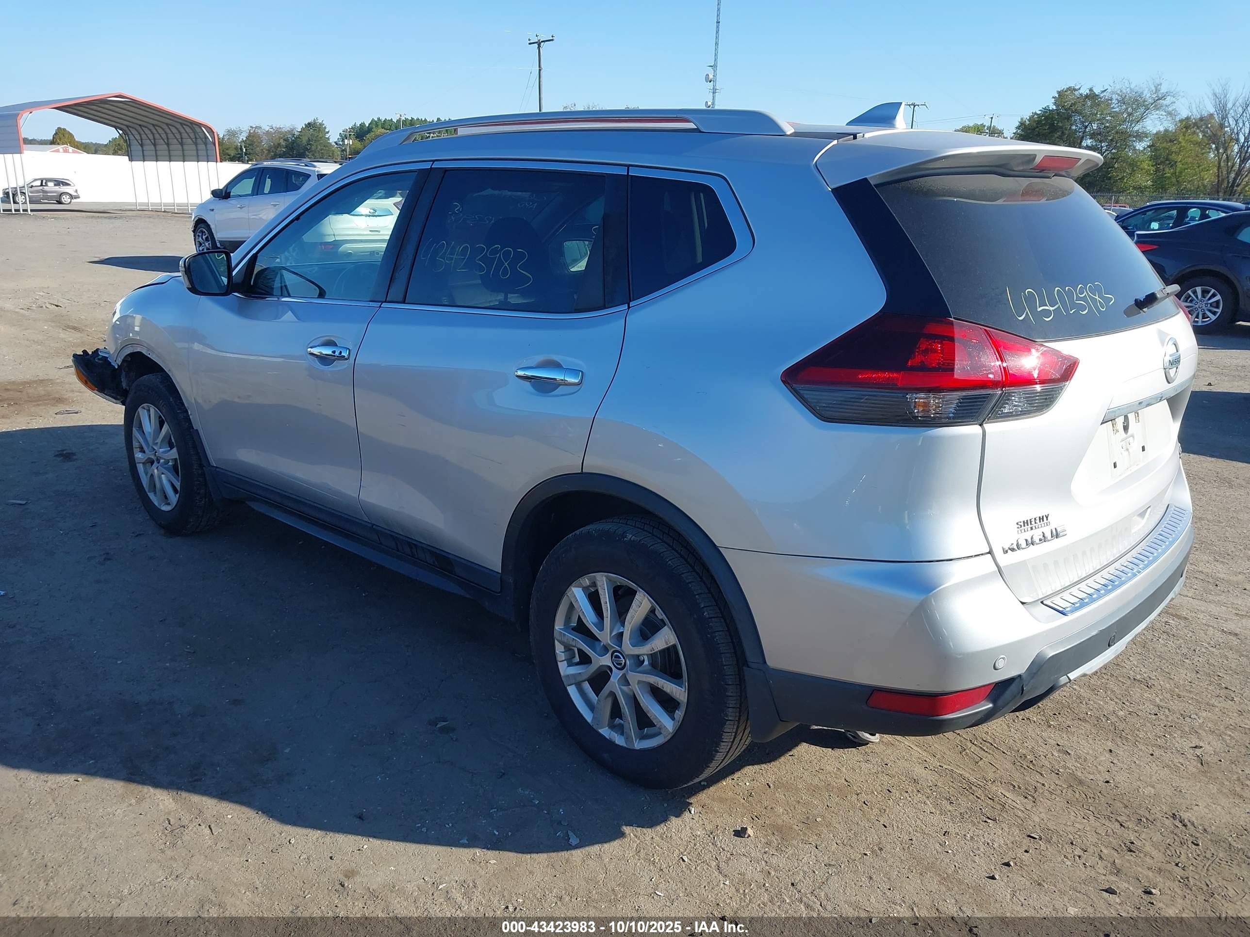 NISSAN ROGUE image 3