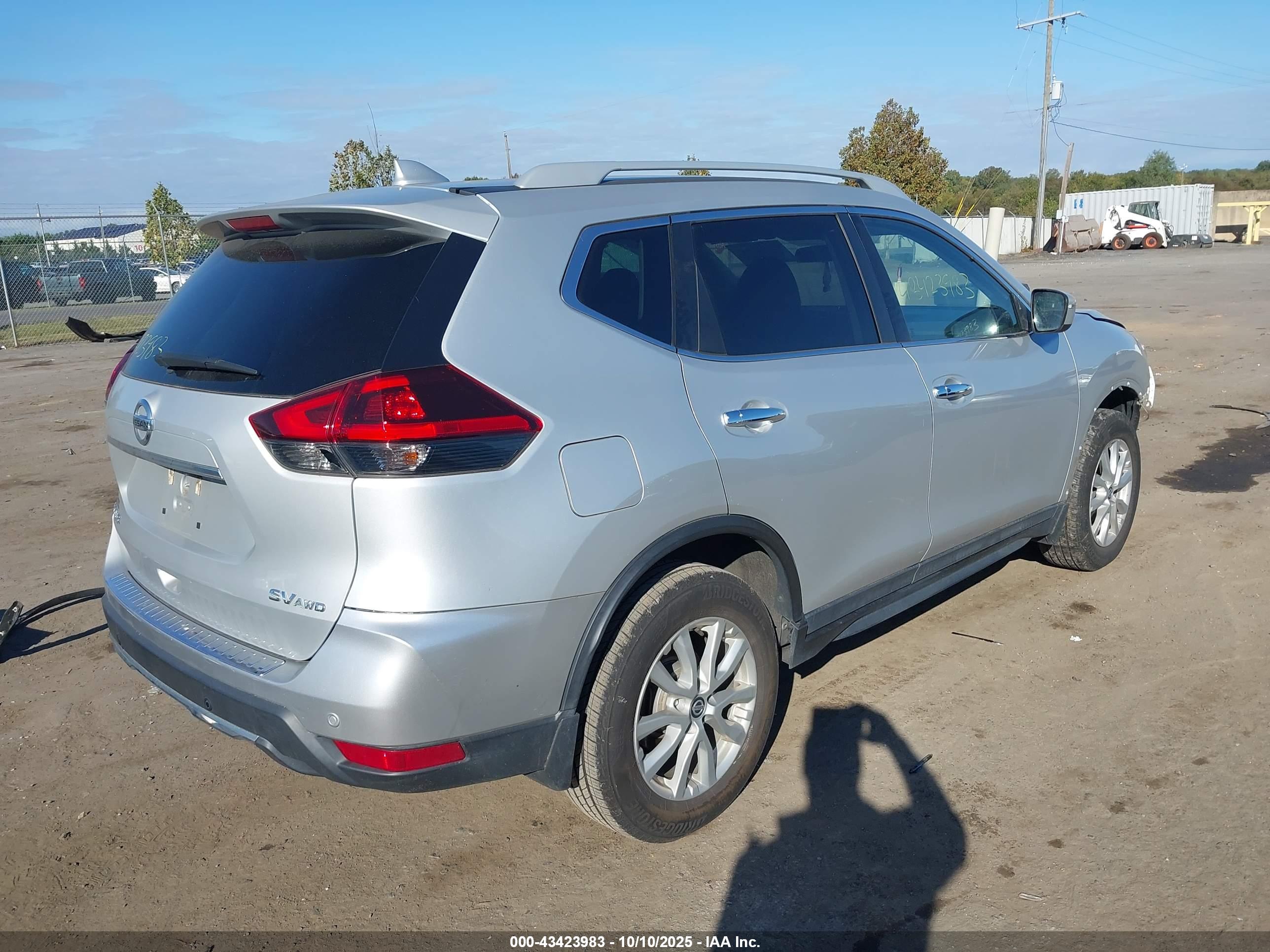 NISSAN ROGUE image 4