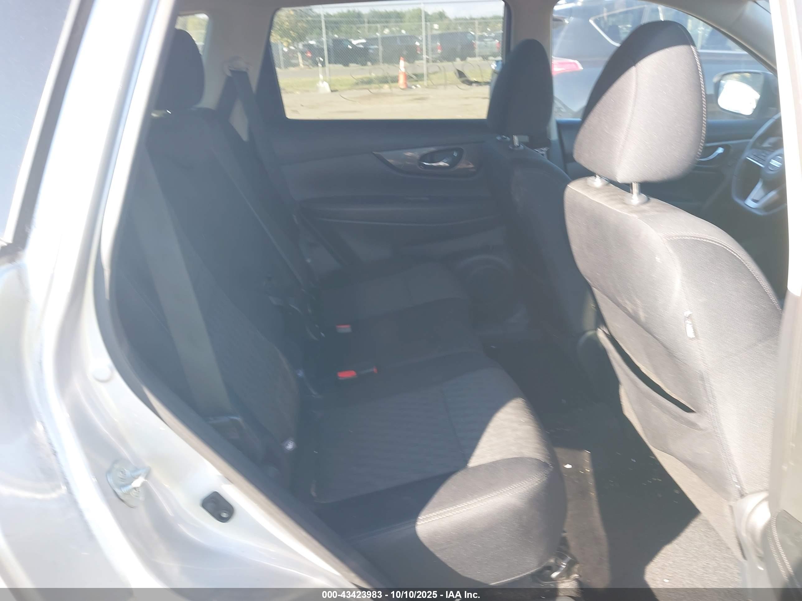 NISSAN ROGUE image 8
