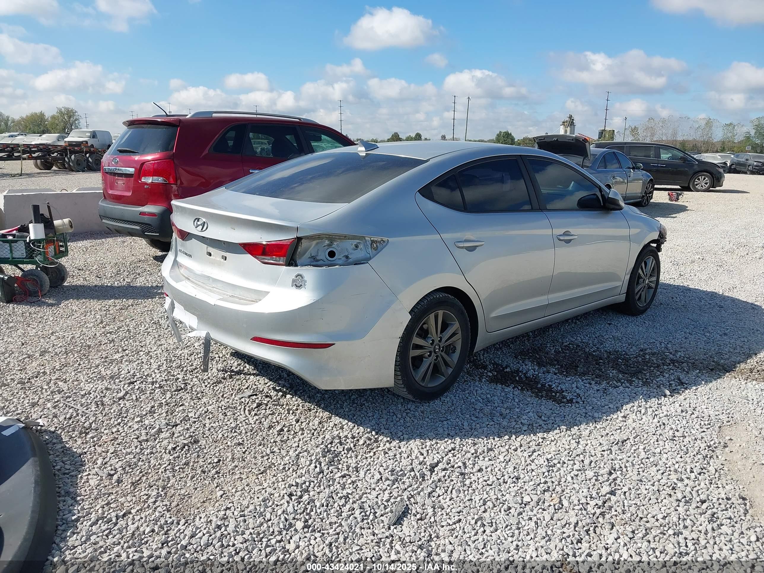 HYUNDAI ELANTRA image 4