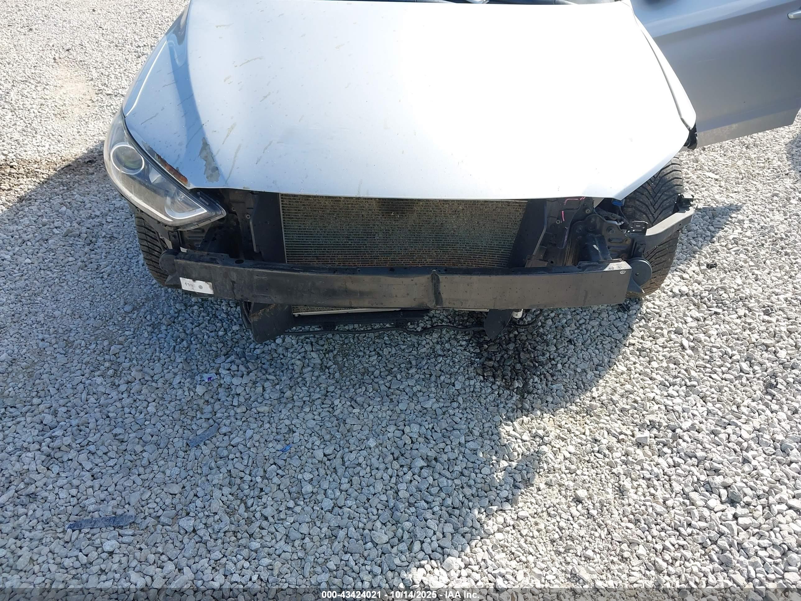 HYUNDAI ELANTRA image 6