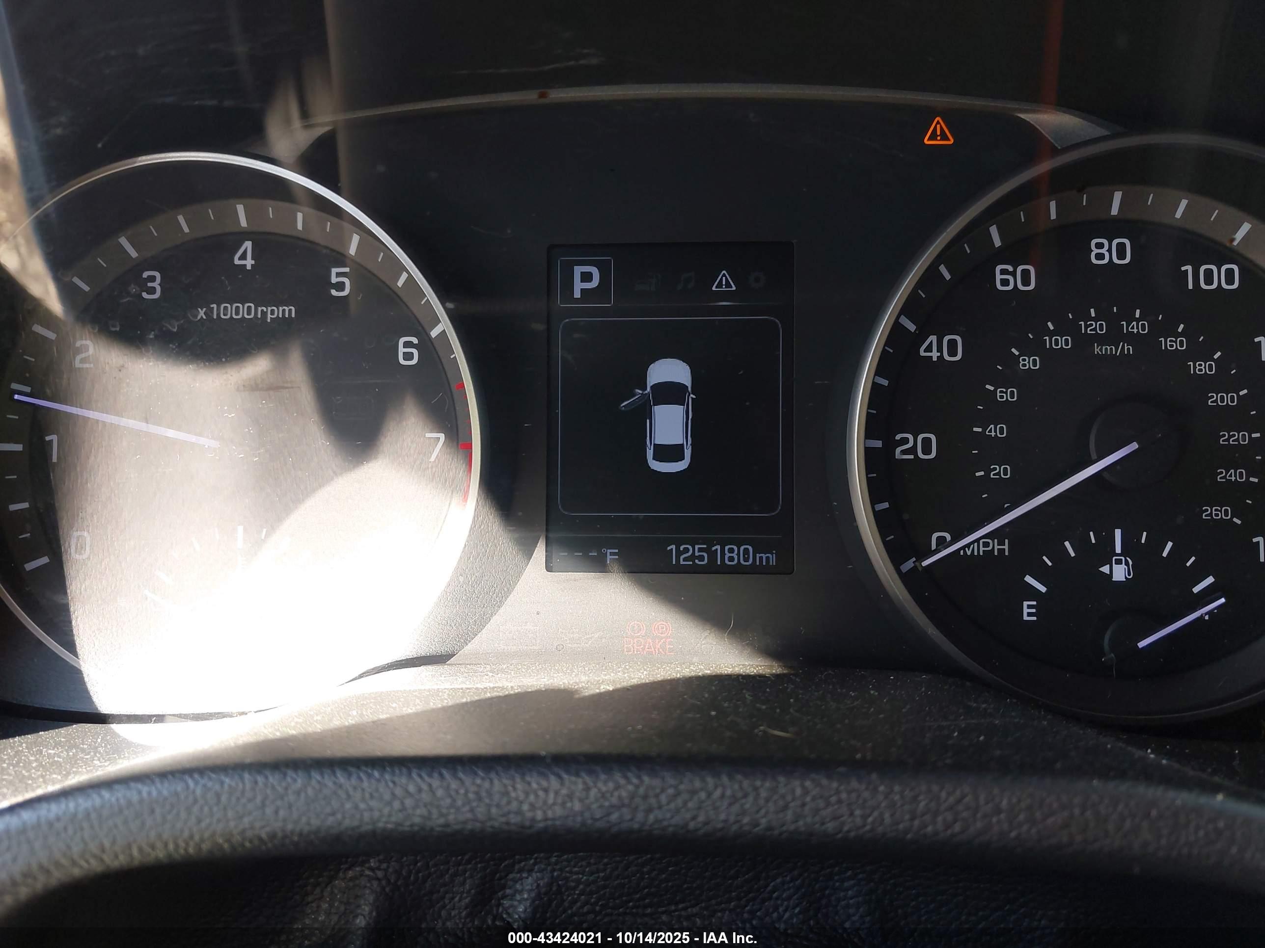 HYUNDAI ELANTRA image 7