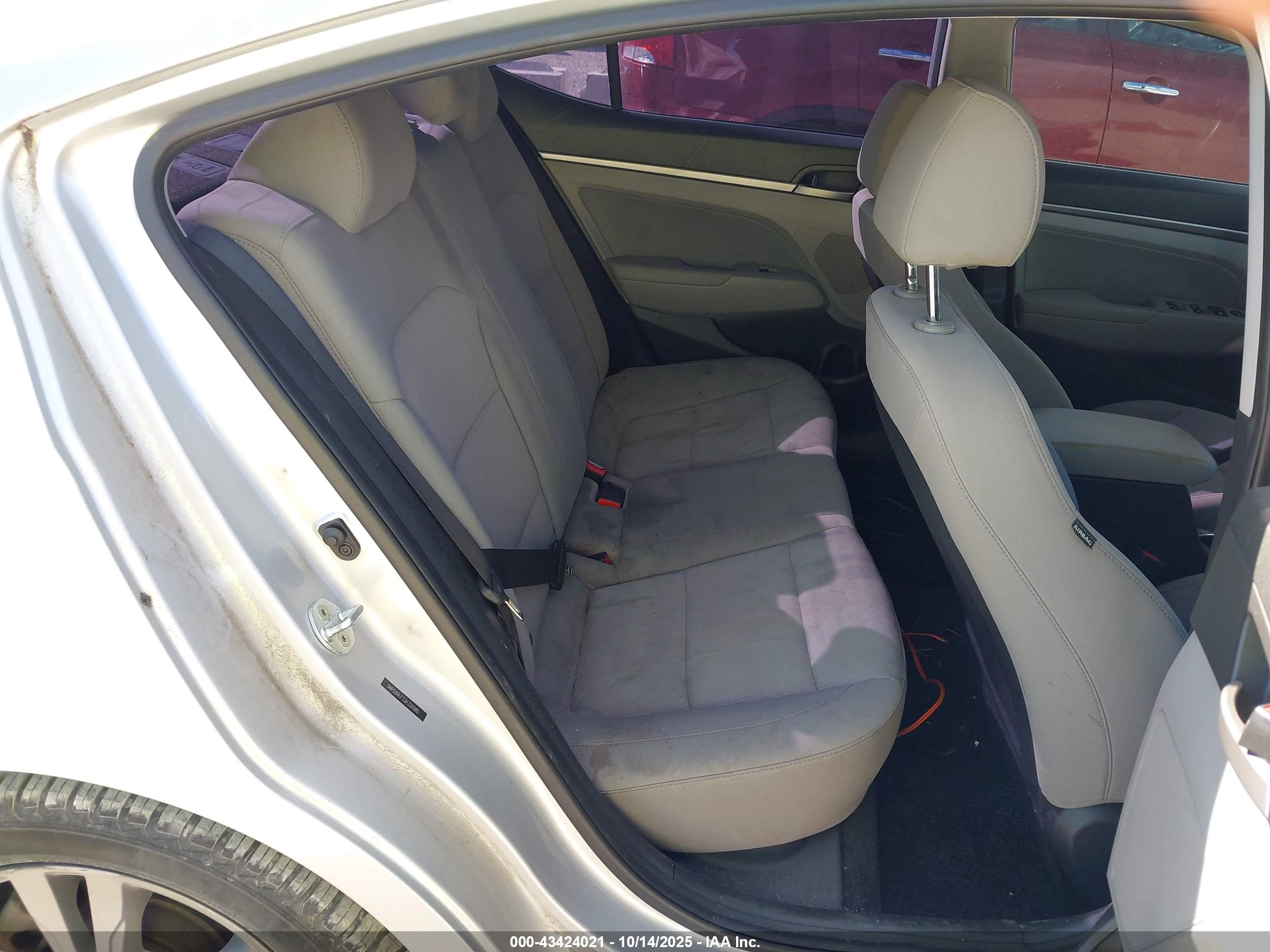 HYUNDAI ELANTRA image 8