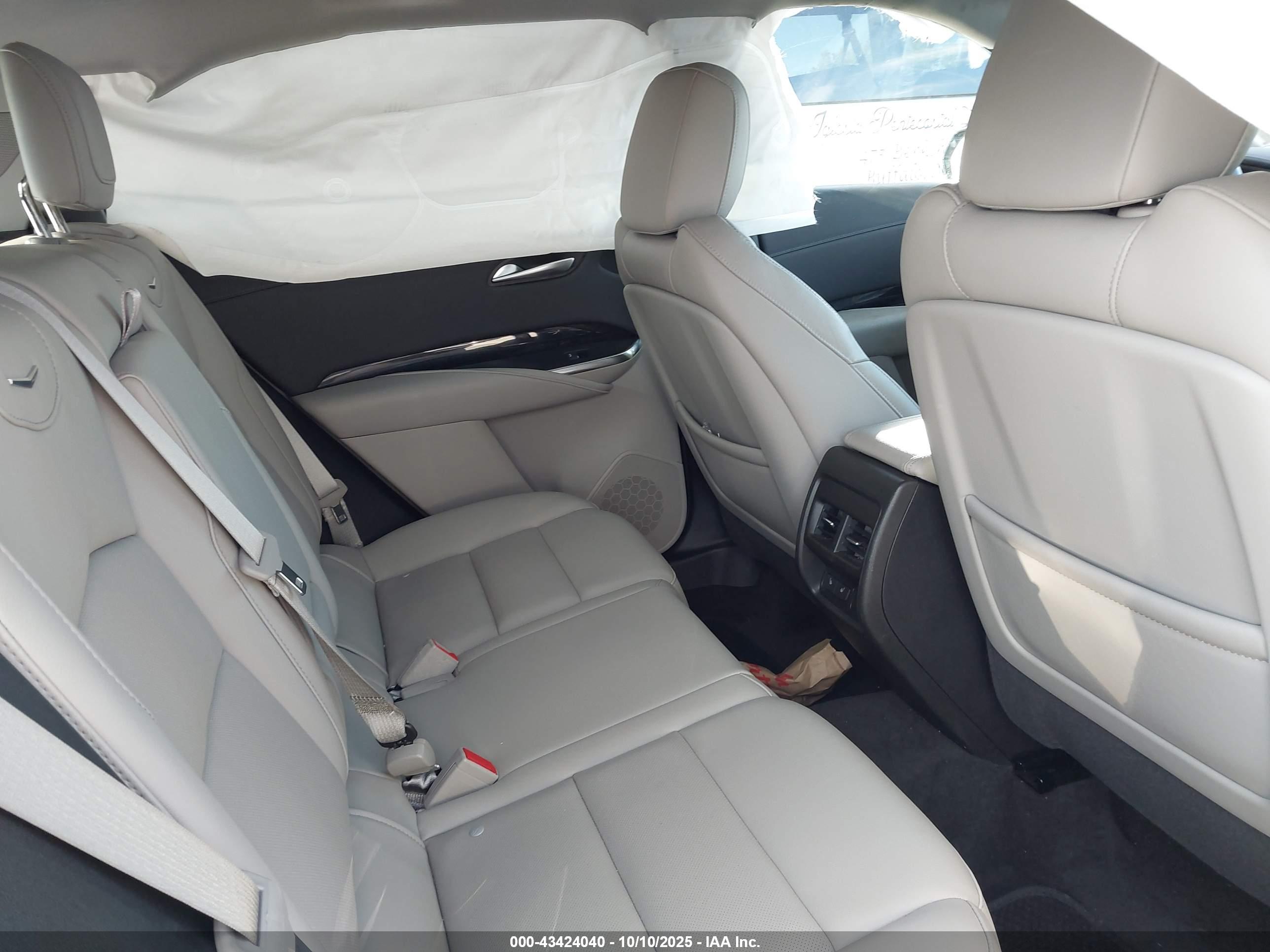 CADILLAC XT4 image 8