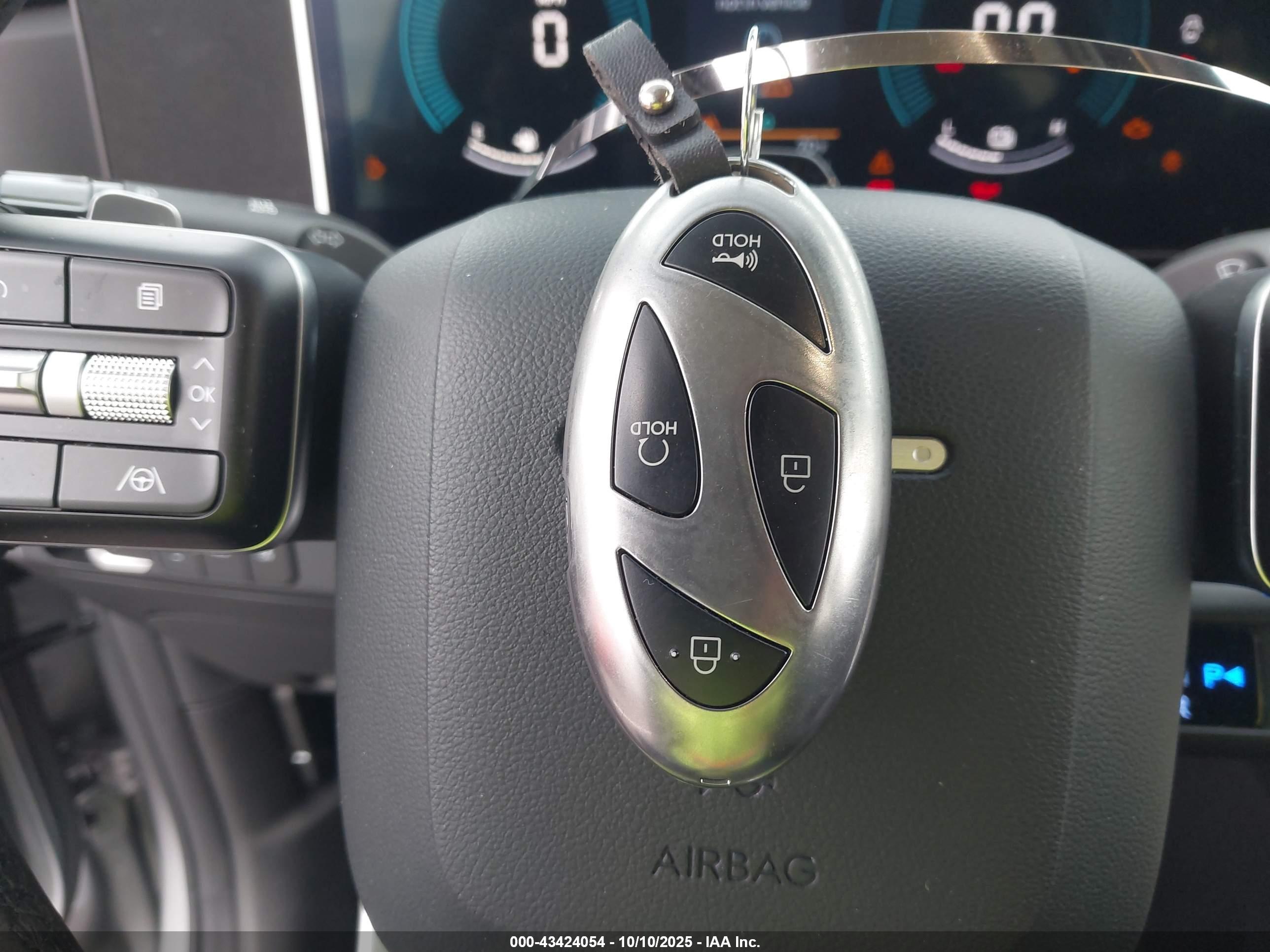 HYUNDAI SANTA image 11