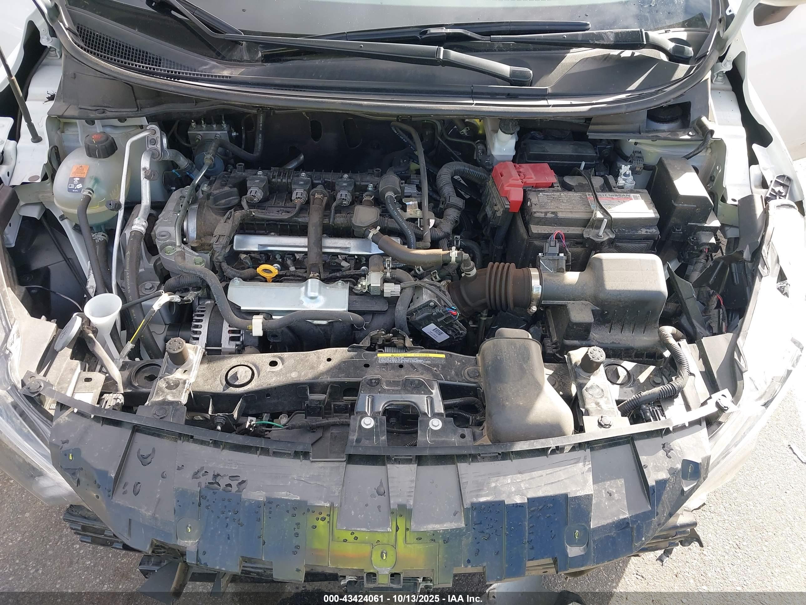 NISSAN VERSA image 10