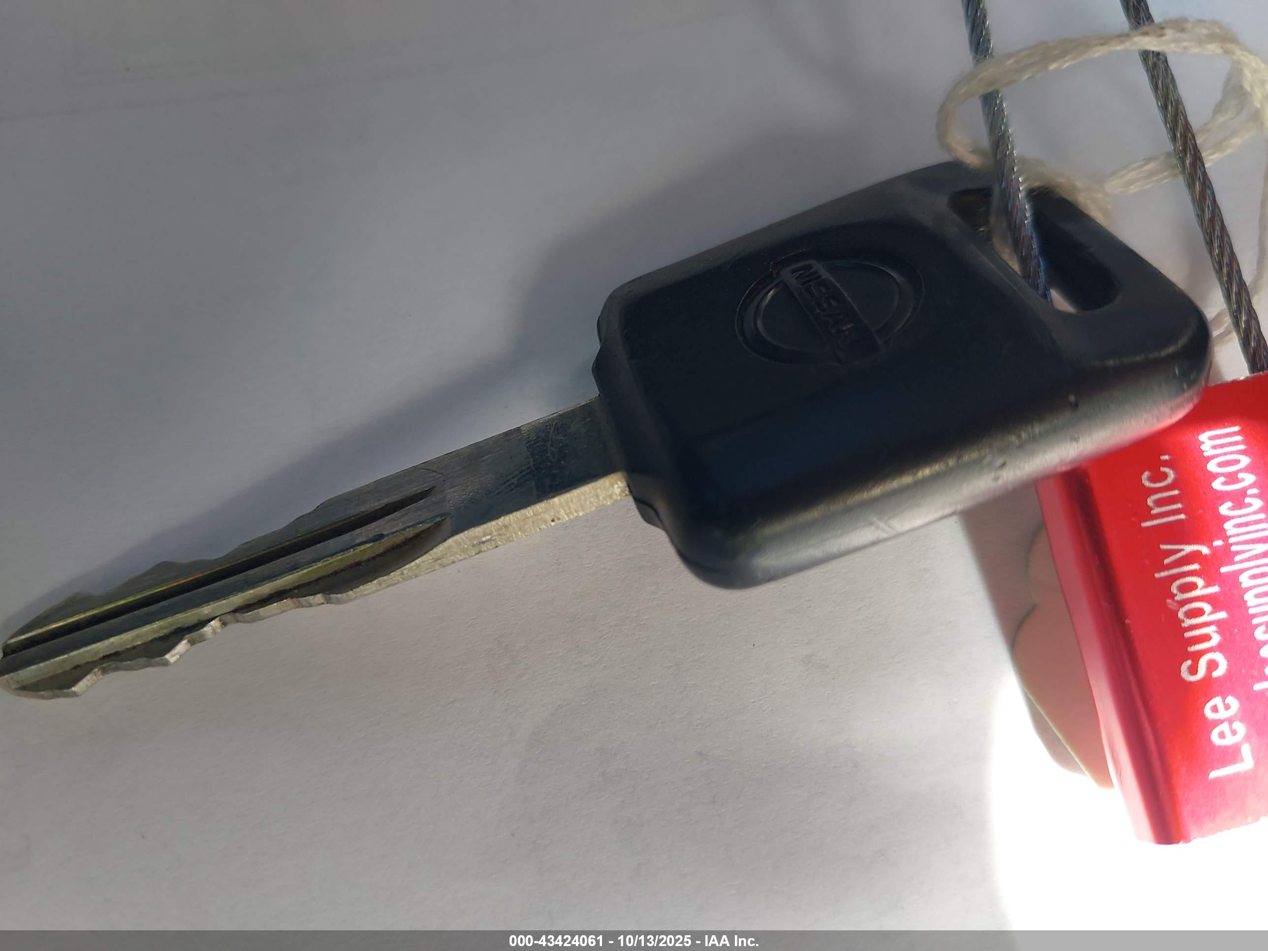 NISSAN VERSA image 11