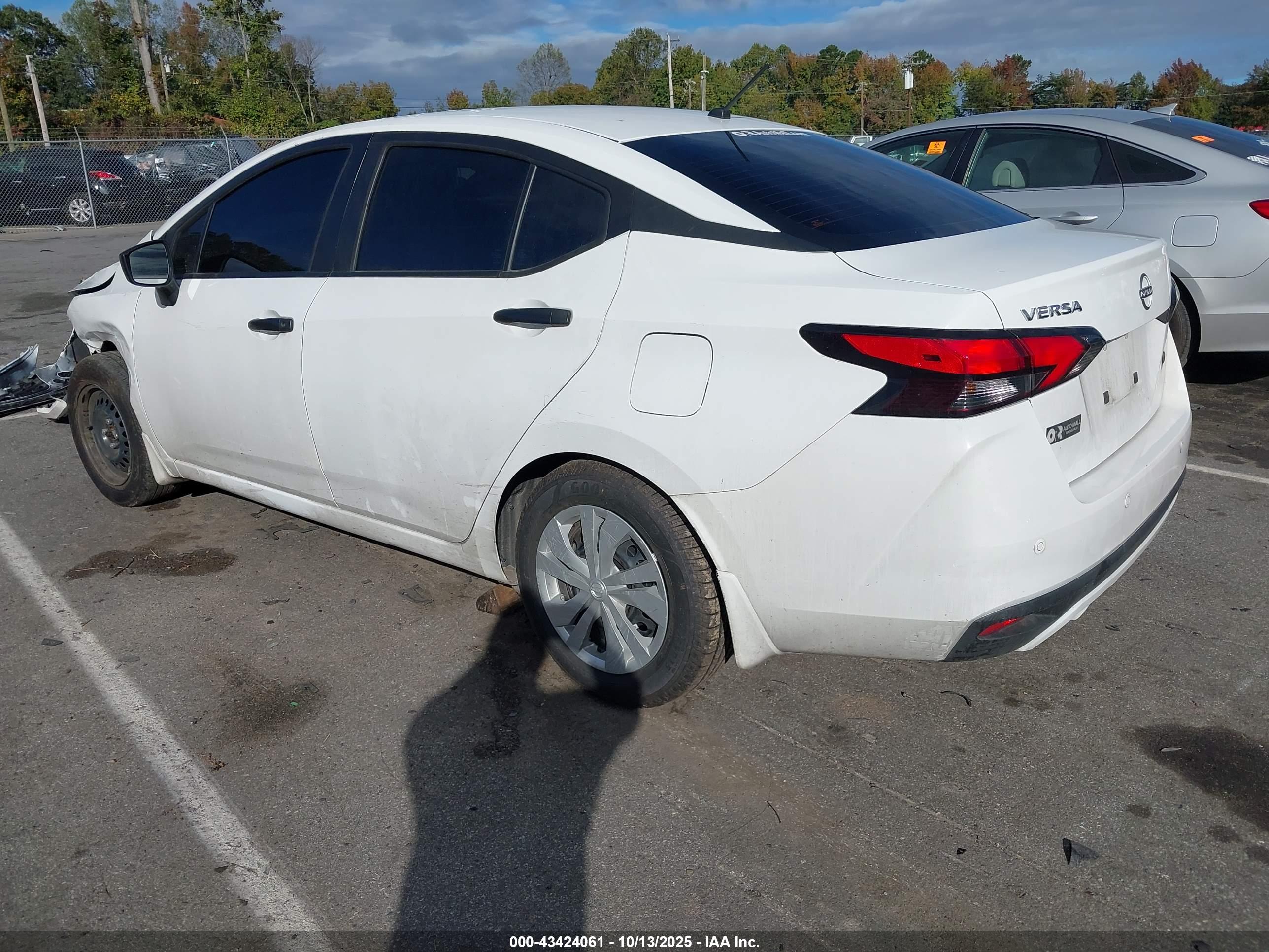 NISSAN VERSA image 3