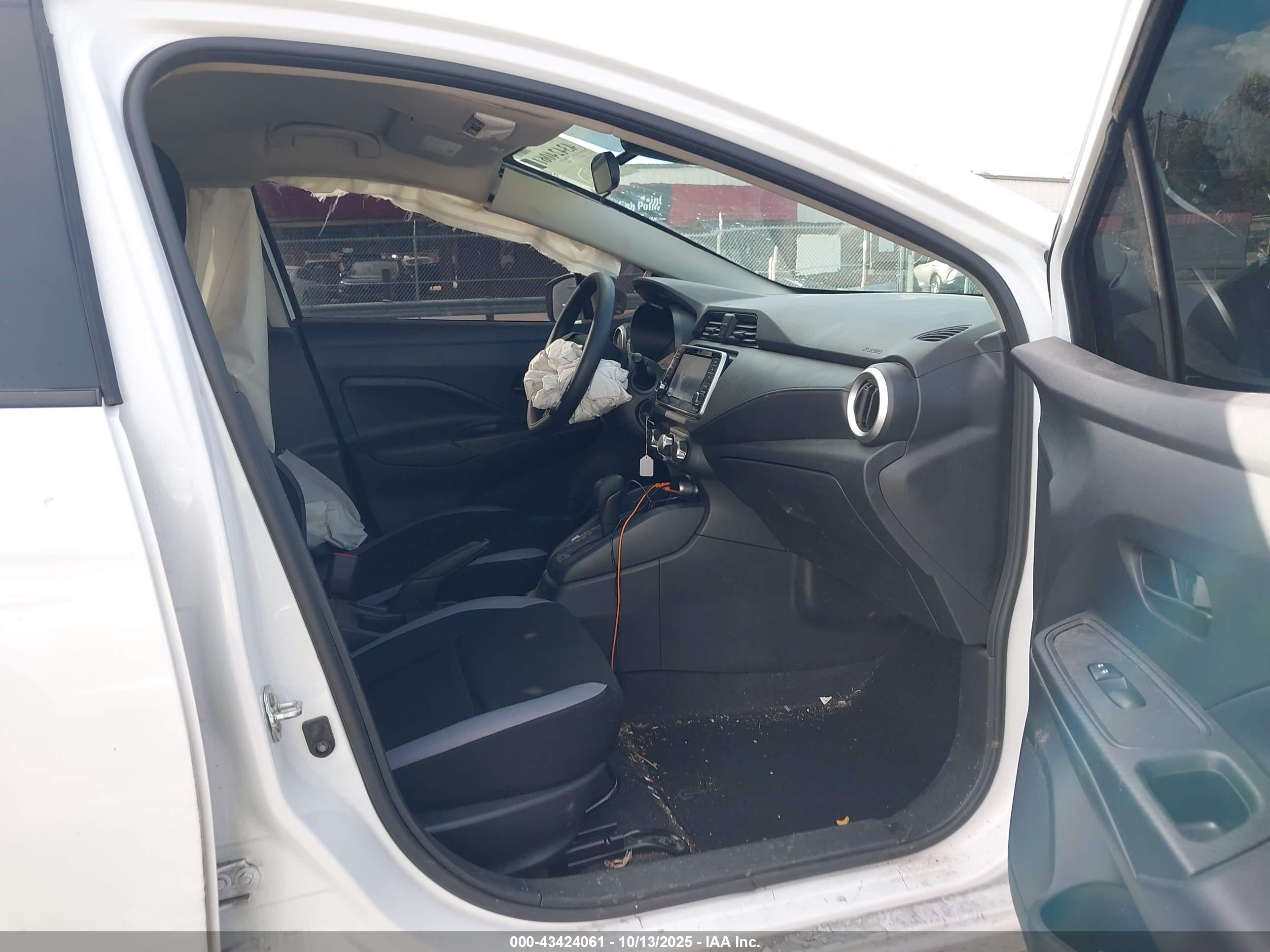 NISSAN VERSA image 5