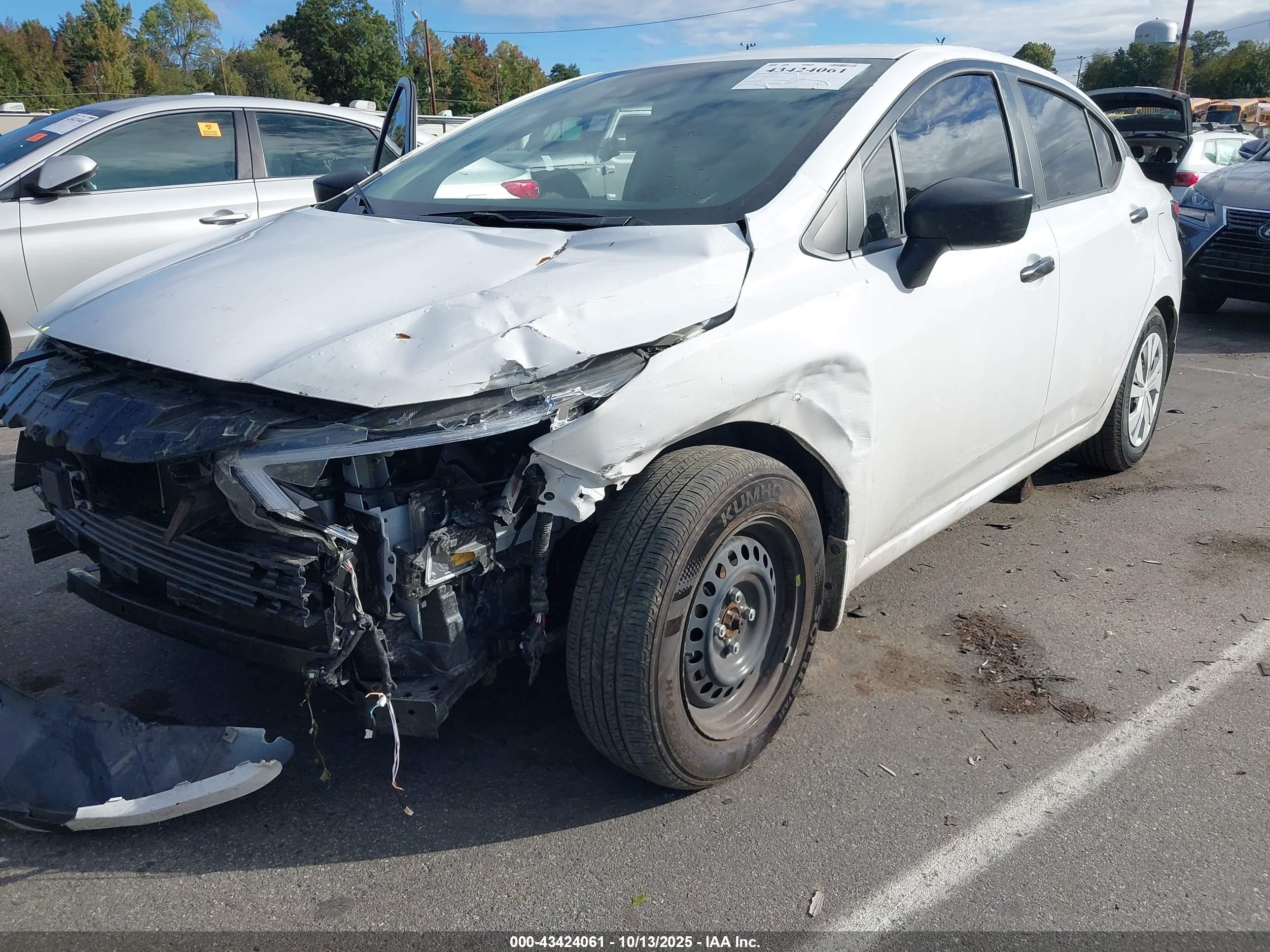 NISSAN VERSA image 6